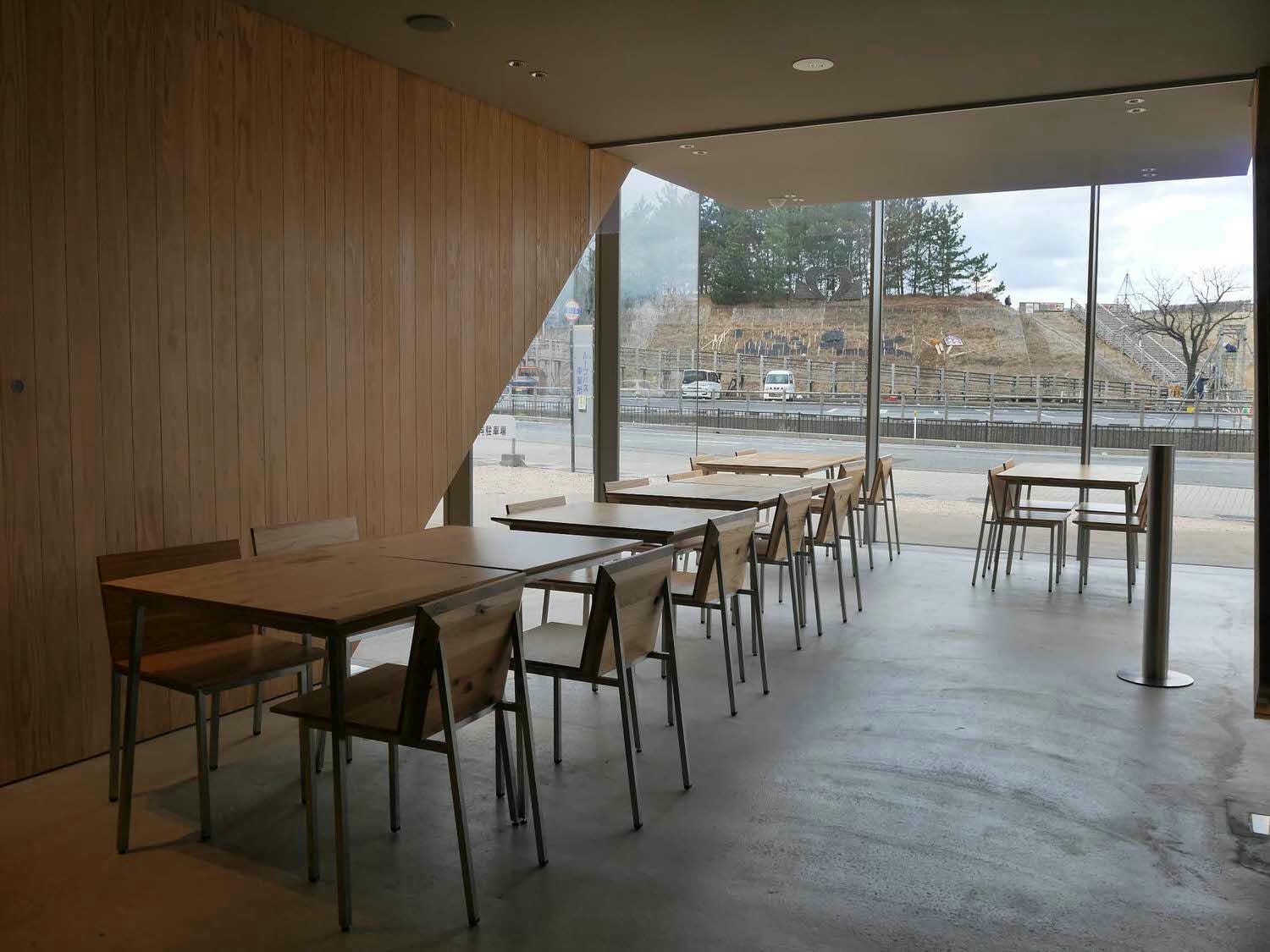 鳥取景點┃砂丘中心見晴之丘吃飯 搭吊椅展望砂丘 隈研吾建築Takahama Cafe高濱咖啡廳 鳥取自由行LISA駱駝