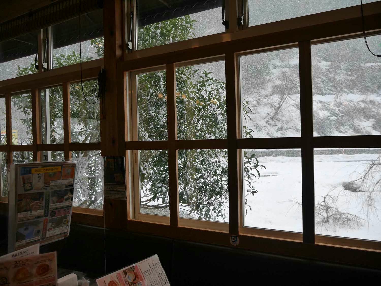 北陸福井┃百年老店「谷口屋」日本第一好吃油炸豆腐(竹田の油揚げ)拌蘿蔔泥超清爽 山區冬雪 福井名物