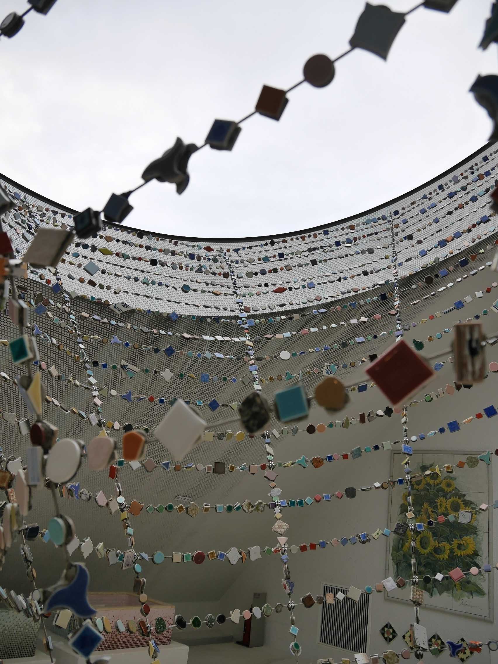 歧阜自駕┃中部機場租車開去南岐阜 自駕隨時停車買東西 馬賽克磁磚博物館外觀像小新 自駕遊歧阜