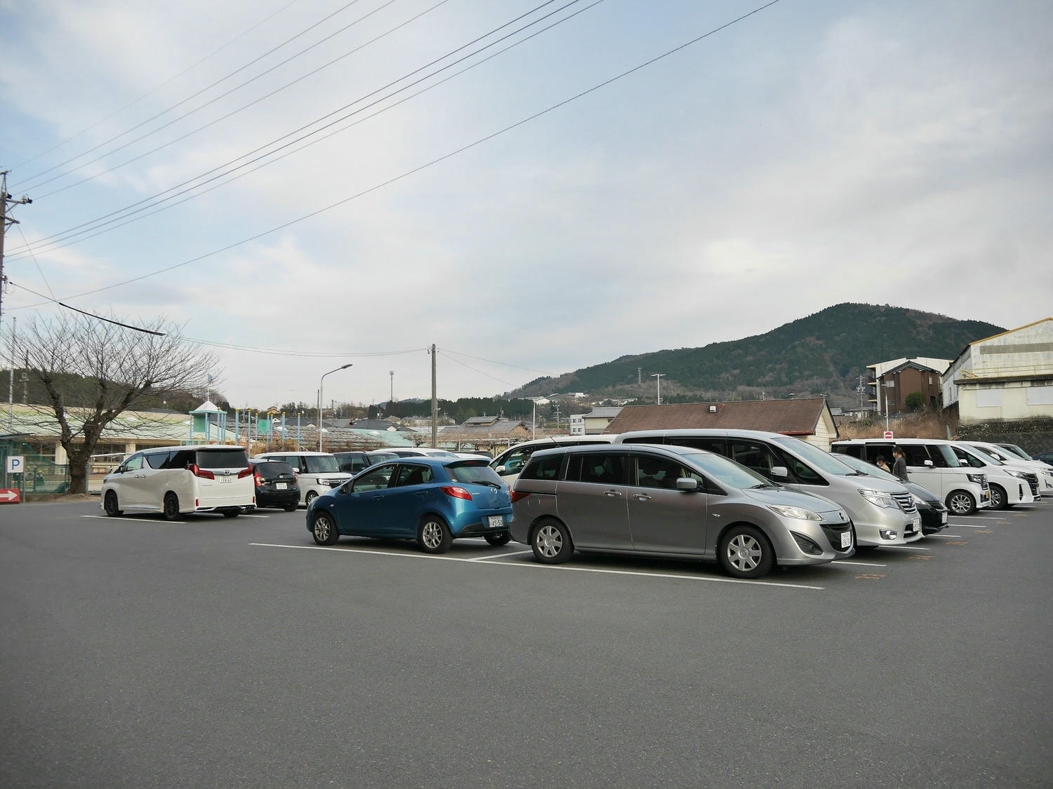 歧阜自駕┃中部機場租車開去南岐阜 自駕隨時停車買東西 馬賽克磁磚博物館外觀像小新 自駕遊歧阜
