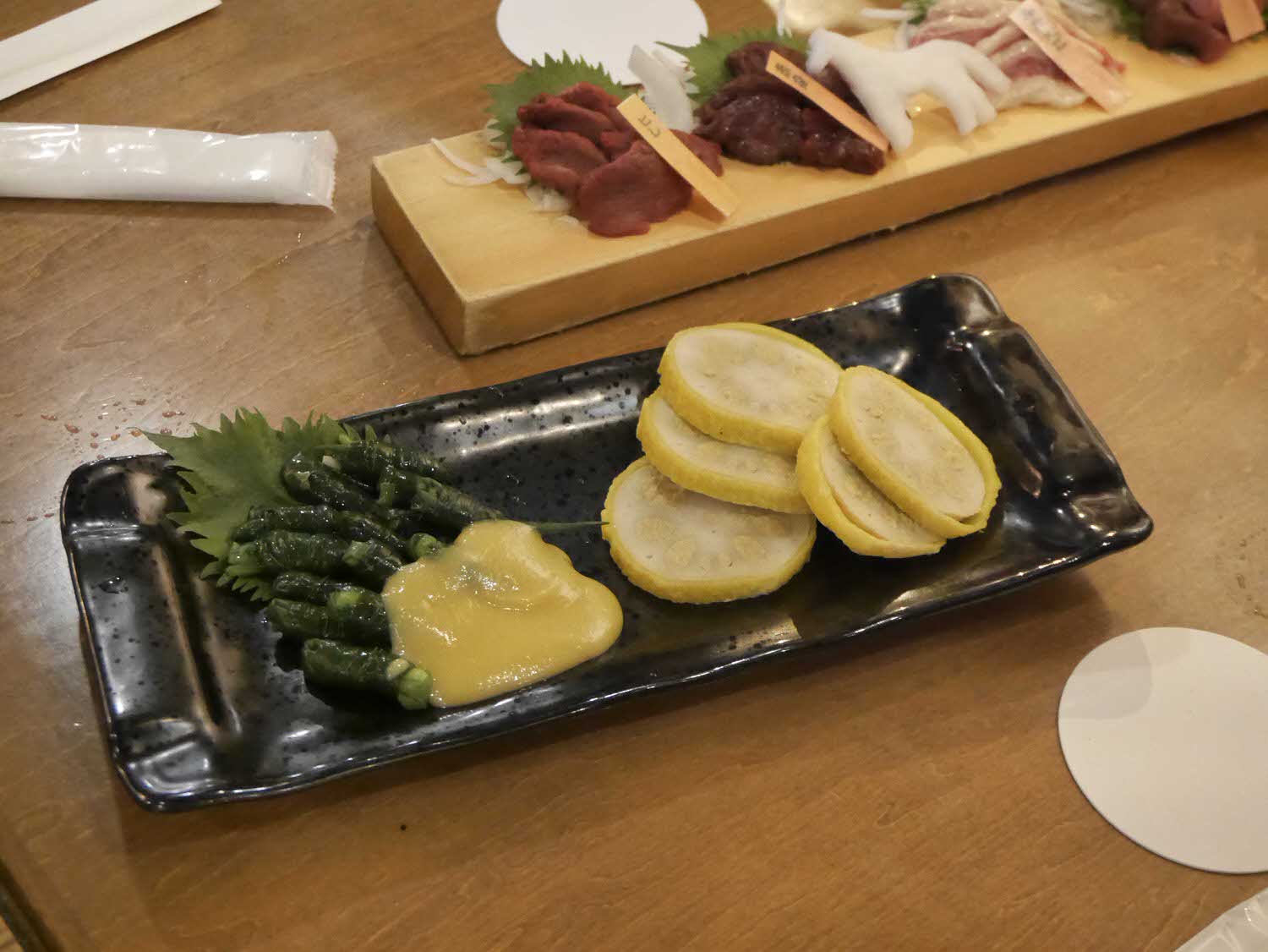 熊本餐廳┃在地人帶路!熊本馬肉全餐「大眾馬肉酒場三村」(銀座通り店) 馬刺(生馬肉)馬燒(燒肉) 馬壽喜燒