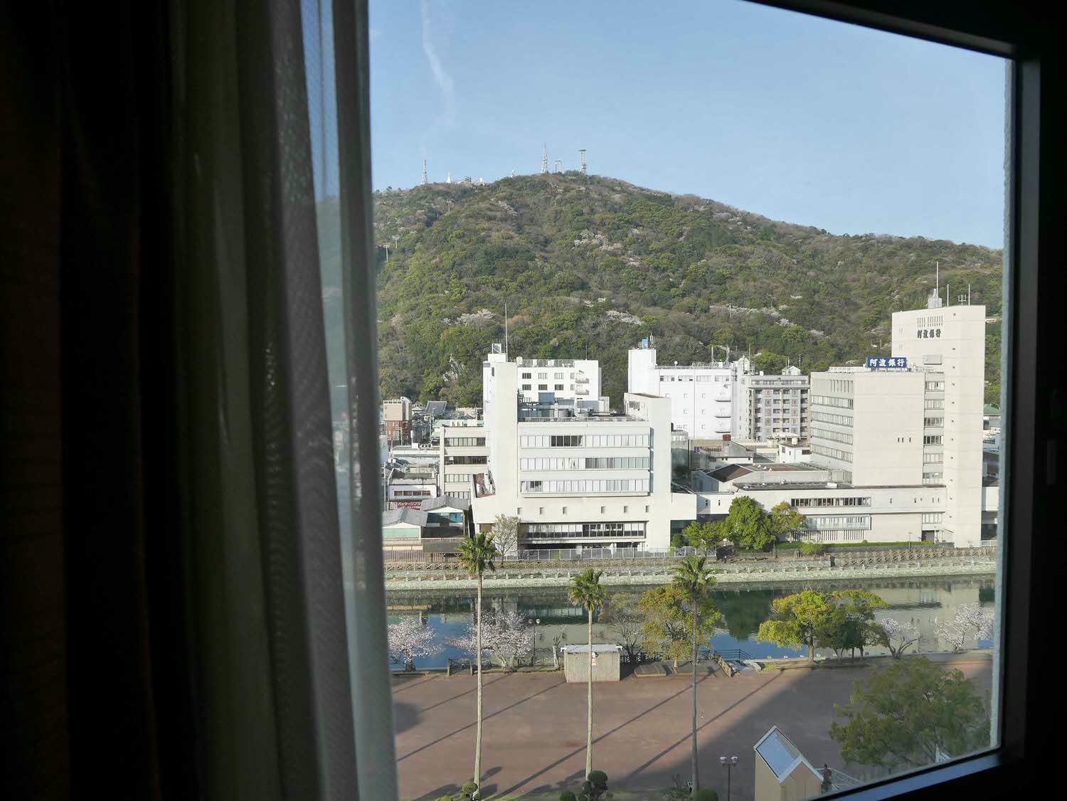 四國德島住宿┃JR德島站步行5分 德島微笑飯店(Smile Hotel) 眉山景色美 自助早餐豐富單人房寬徜CP值高 - 第12張圖 四國德島住宿┃JR德島站步行5分 德島微笑飯店(Smile Hotel) 眉山景色美 自助早餐豐富單人房寬徜CP值高