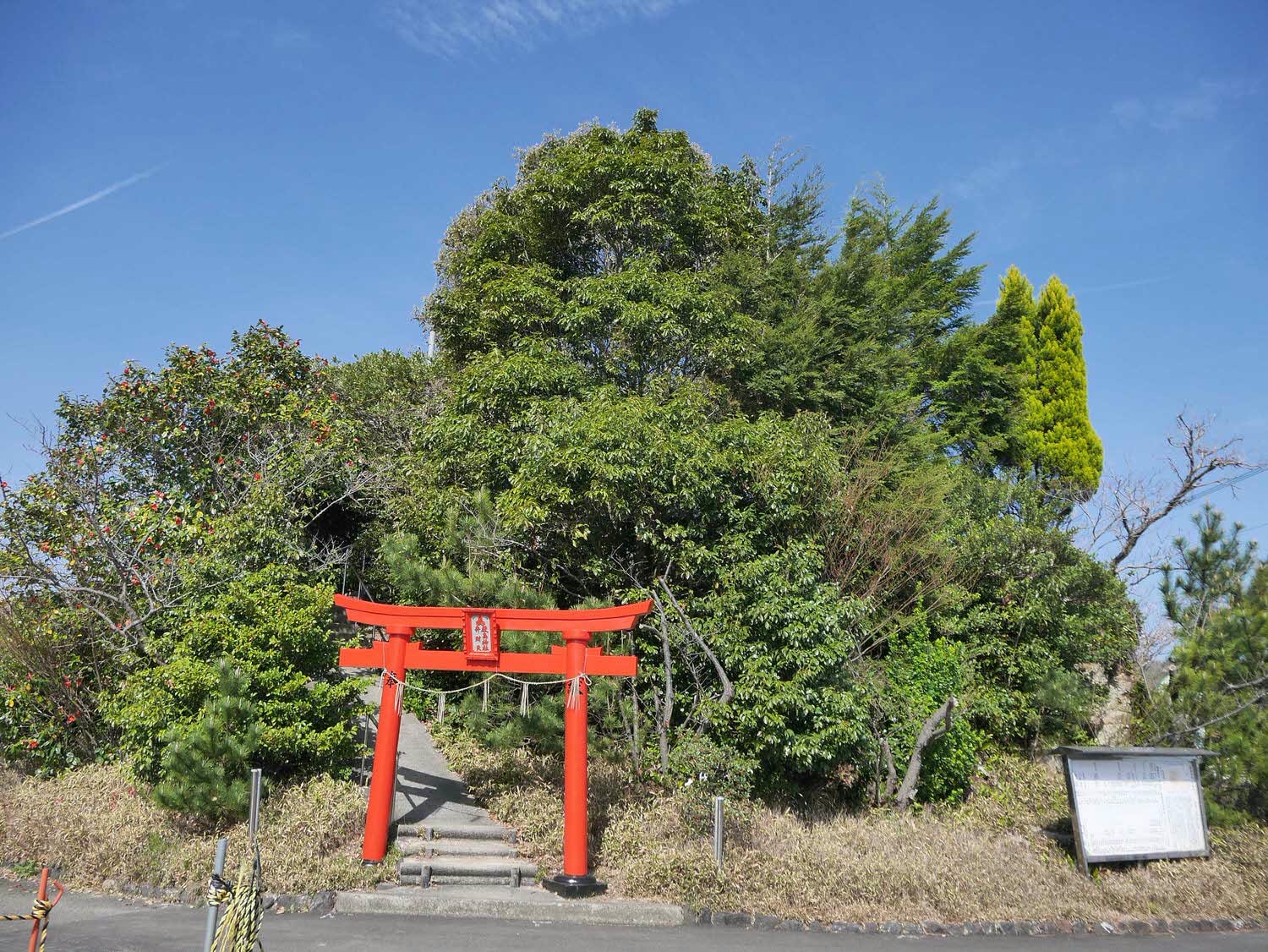 德島景點┃日本最矮天然山「弁天山」標高6.1公尺 30步完美攻頂 日本國土地理院認證! 山頂神社多款御朱印 登頂證明入手 - 第4張圖 德島景點┃日本最矮天然山「弁天山」標高6.1公尺 30步完美攻頂 日本國土地理院認證! 山頂神社多款御朱印 登頂證明入手