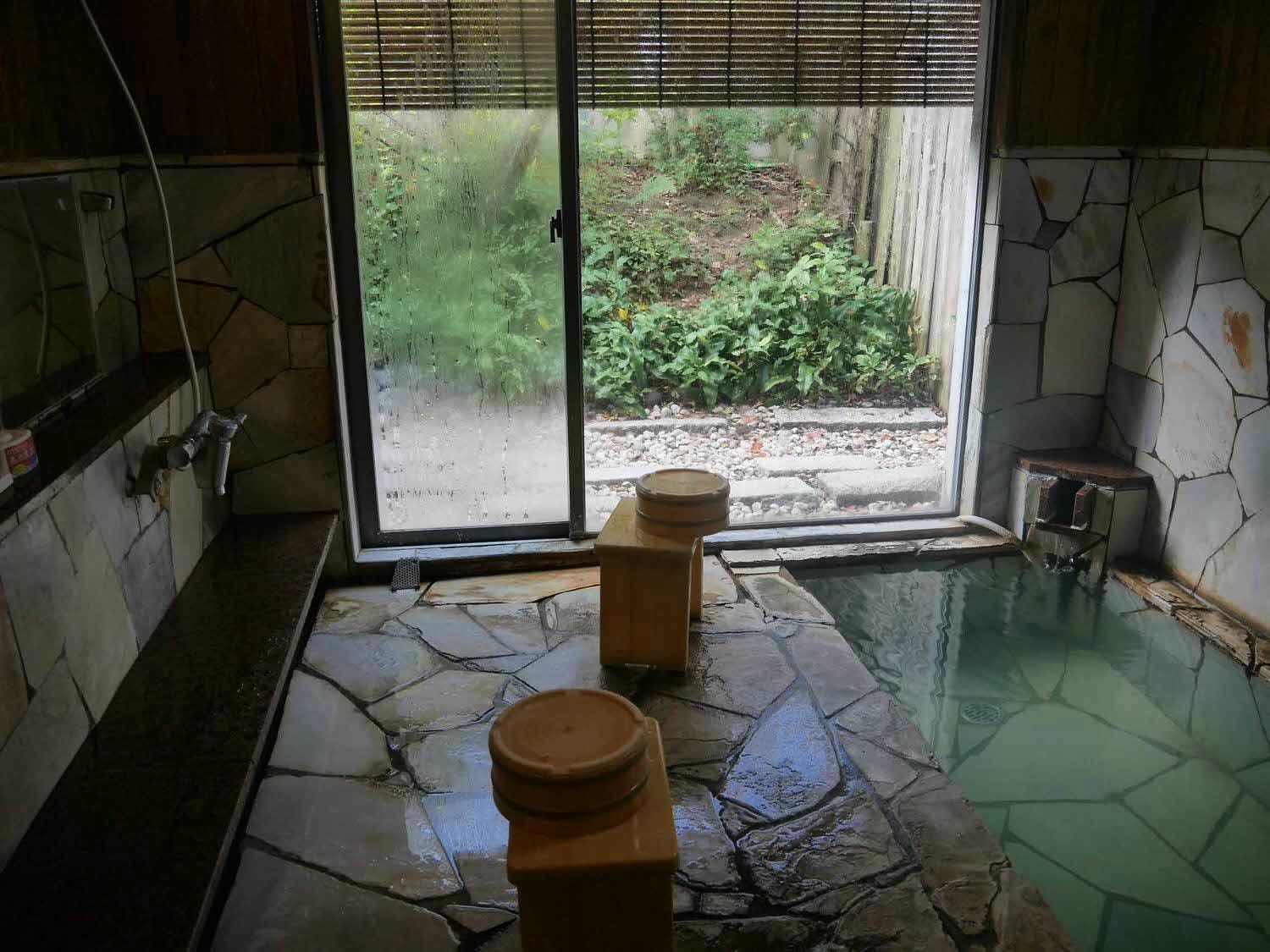 鳥取住宿┃日式傳統旅館「觀水庭 KOZENIYA」 JR鳥取站走10分 天然溫泉日式庭園 楓紅超美(圖多)こぜにや