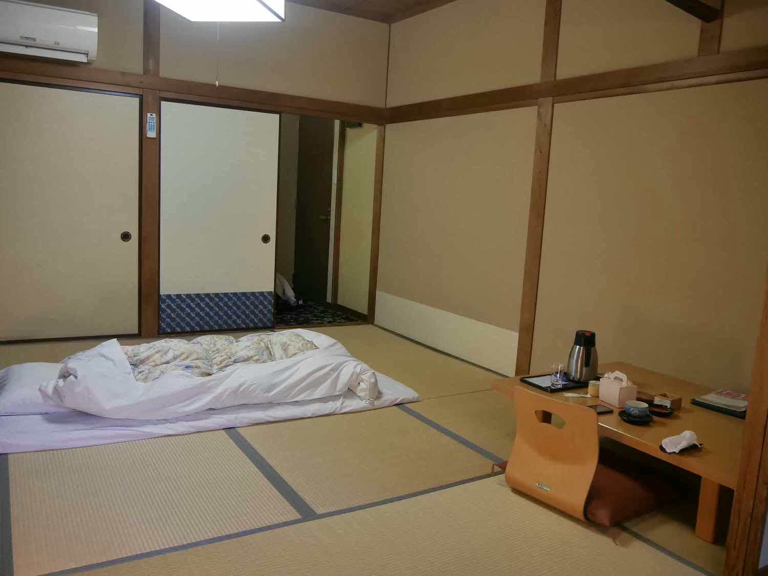 鳥取住宿┃日式傳統旅館「觀水庭 KOZENIYA」 JR鳥取站走10分 天然溫泉日式庭園 楓紅超美(圖多)こぜにや