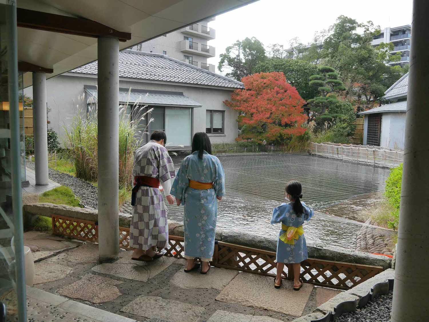 鳥取住宿┃日式傳統旅館「觀水庭 KOZENIYA」 JR鳥取站走10分 天然溫泉日式庭園 楓紅超美(圖多)こぜにや