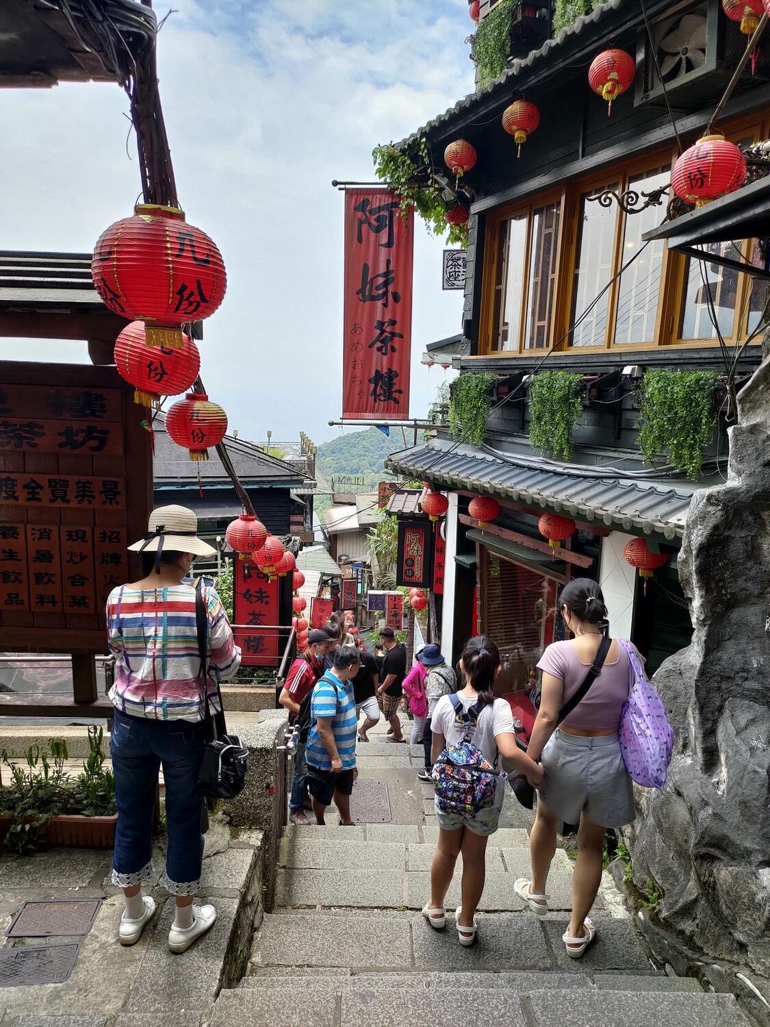 新北瑞芳┃2023九份老街復活超熱鬧吃芋粿! 一人で観光再開の九份老街散策~阿妹茶楼大人気