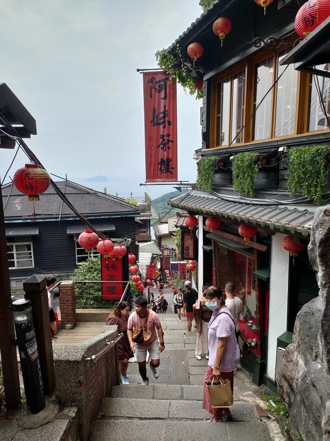 新北瑞芳┃2023九份老街復活超熱鬧吃芋粿! 一人で観光再開の九份老街散策~阿妹茶楼大人気