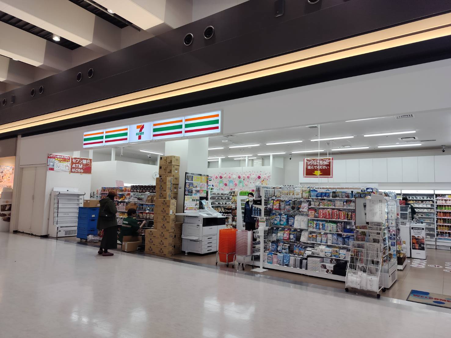 熊本自由行┃更新)阿蘇熊本機場全公開 安檢後通去國內買伴手禮 自駕租車 四樓看飛機星宇華航直飛熊本 四層全介紹 - 第4張圖 熊本自由行┃更新)阿蘇熊本機場全公開 安檢後通去國內買伴手禮 自駕租車 四樓看飛機星宇華航直飛熊本 四層全介紹