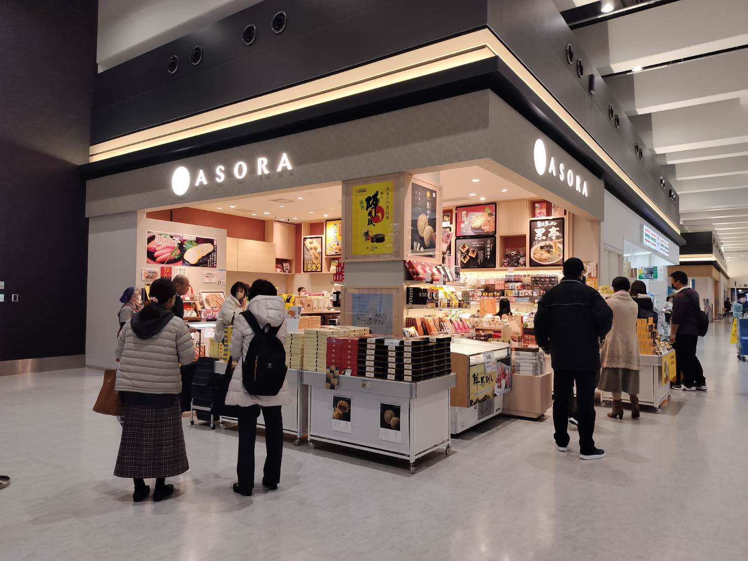 熊本自由行┃更新)阿蘇熊本機場全公開 安檢後通去國內買伴手禮 自駕租車 四樓看飛機星宇華航直飛熊本 四層全介紹 - 第10張圖 熊本自由行┃更新)阿蘇熊本機場全公開 安檢後通去國內買伴手禮 自駕租車 四樓看飛機星宇華航直飛熊本 四層全介紹