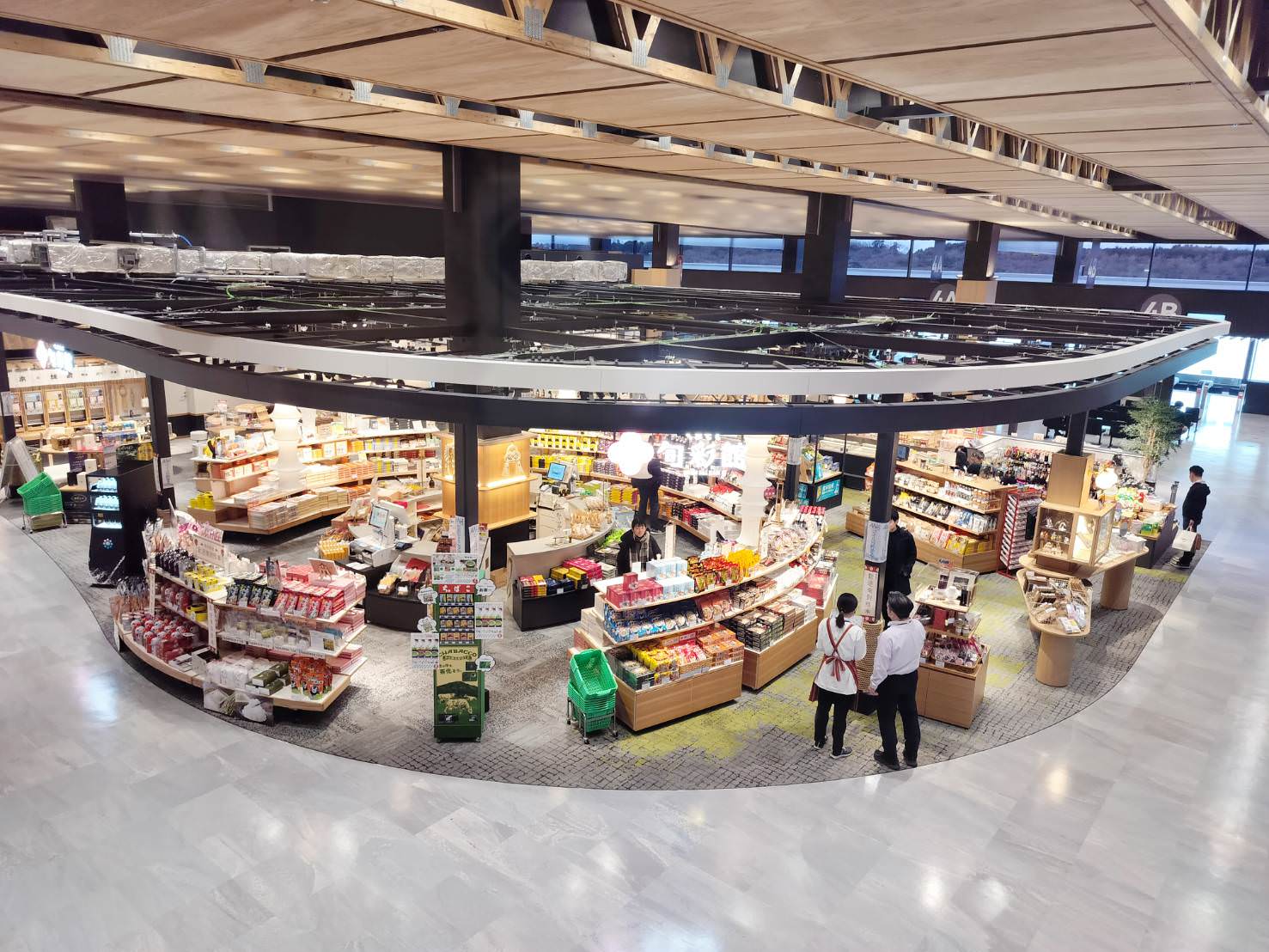 熊本自由行┃更新)阿蘇熊本機場全公開 安檢後通去國內買伴手禮 自駕租車 四樓看飛機星宇華航直飛熊本 四層全介紹 - 第34張圖 熊本自由行┃更新)阿蘇熊本機場全公開 安檢後通去國內買伴手禮 自駕租車 四樓看飛機星宇華航直飛熊本 四層全介紹