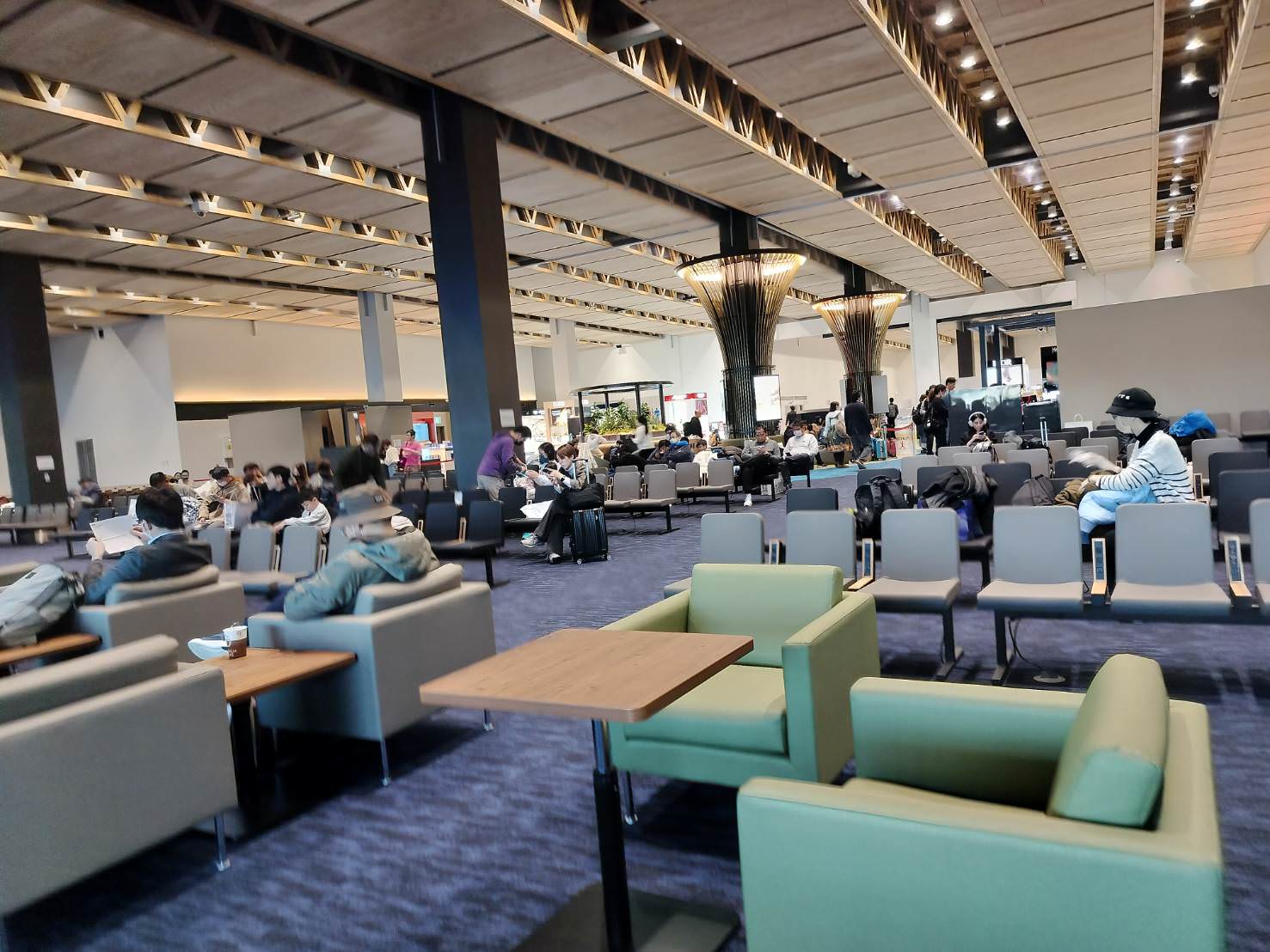 熊本自由行┃更新)阿蘇熊本機場全公開 安檢後通去國內買伴手禮 自駕租車 四樓看飛機星宇華航直飛熊本 四層全介紹 - 第52張圖 熊本自由行┃更新)阿蘇熊本機場全公開 安檢後通去國內買伴手禮 自駕租車 四樓看飛機星宇華航直飛熊本 四層全介紹