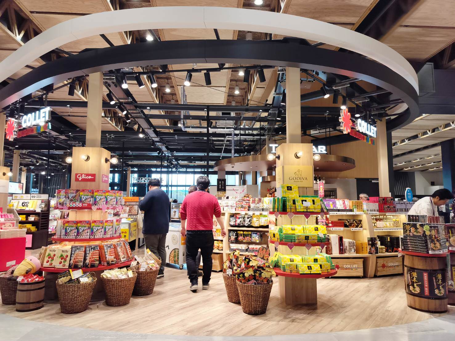 熊本自由行┃更新)阿蘇熊本機場全公開 安檢後通去國內買伴手禮 自駕租車 四樓看飛機星宇華航直飛熊本 四層全介紹 - 第40張圖 熊本自由行┃更新)阿蘇熊本機場全公開 安檢後通去國內買伴手禮 自駕租車 四樓看飛機星宇華航直飛熊本 四層全介紹