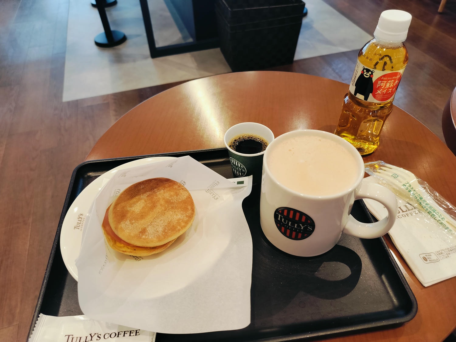 熊本自由行┃更新)阿蘇熊本機場全公開 安檢後通去國內買伴手禮 自駕租車 四樓看飛機星宇華航直飛熊本 四層全介紹 - 第15張圖 熊本自由行┃更新)阿蘇熊本機場全公開 安檢後通去國內買伴手禮 自駕租車 四樓看飛機星宇華航直飛熊本 四層全介紹