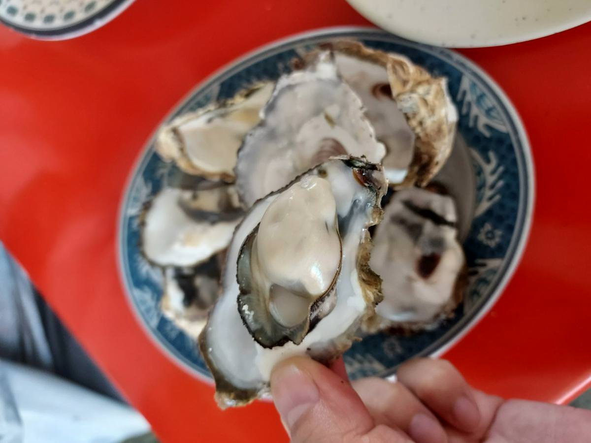 台南美食┃一日行程 台南七股海鮮一條街 61線活海產（61線烤蚵烤蛤） 吃完可以去七股遊客中心拍照
