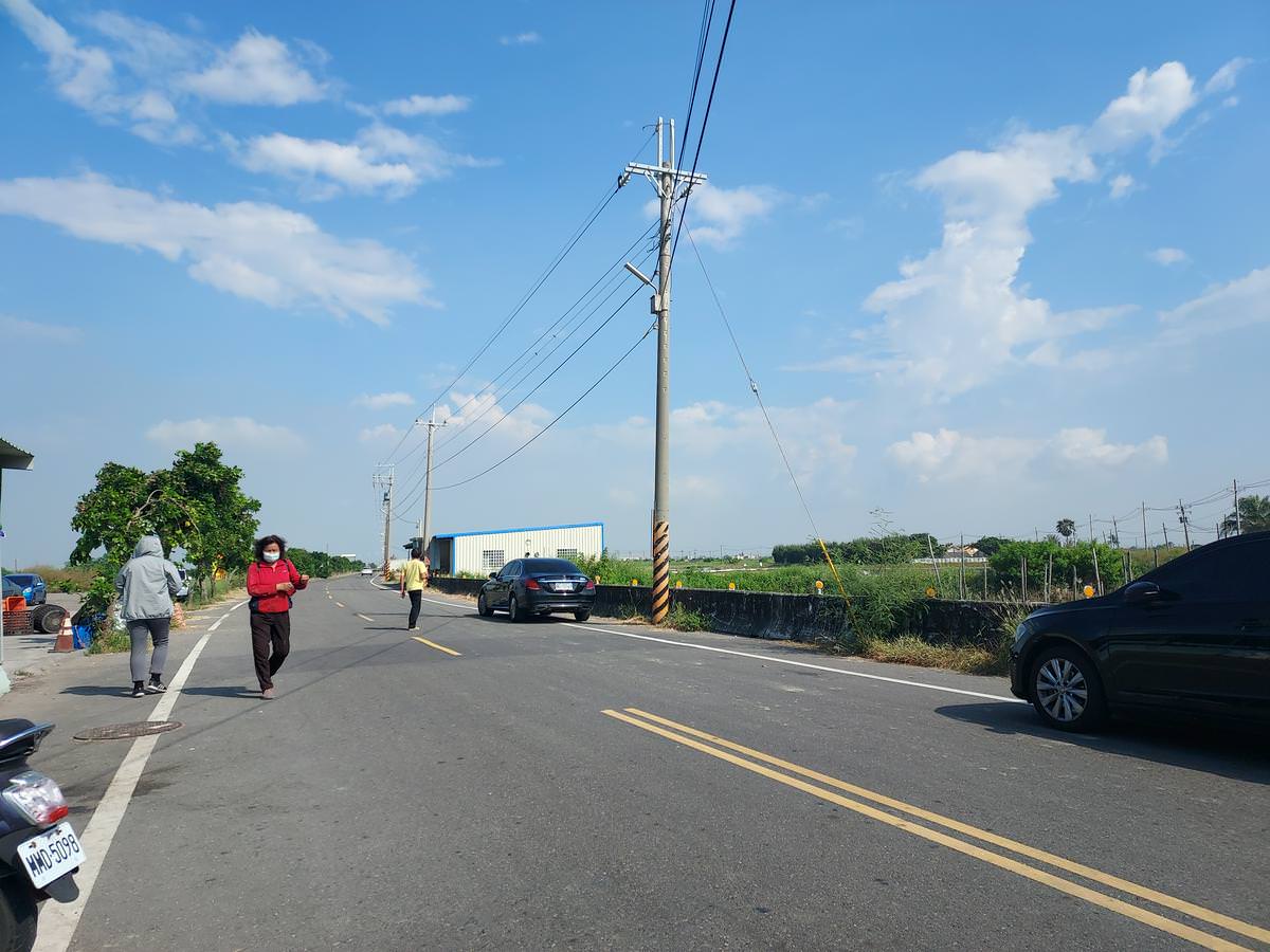 台南美食┃一日行程 台南七股海鮮一條街 61線活海產（61線烤蚵烤蛤） 吃完可以去七股遊客中心拍照