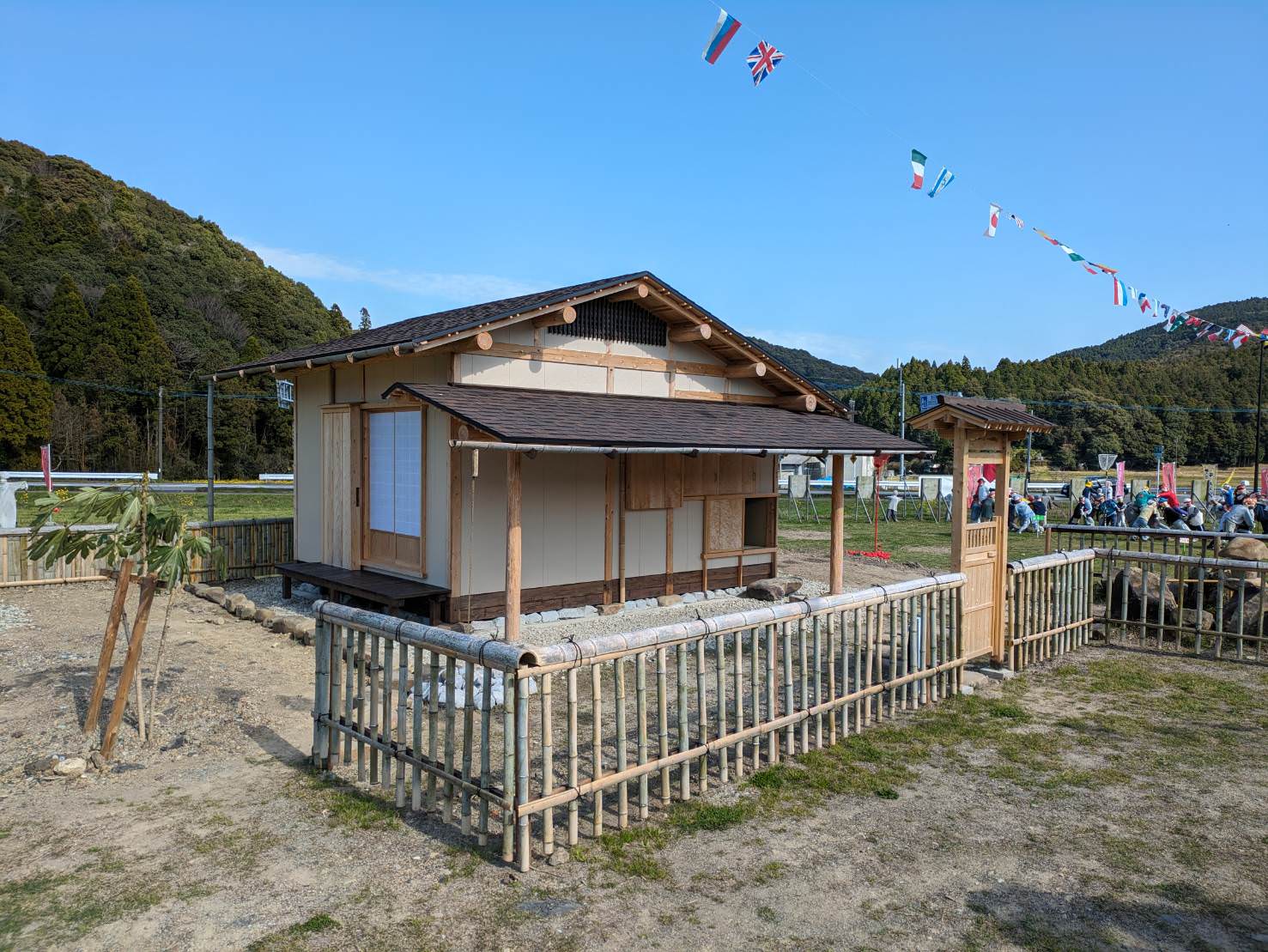 熊本天草┃小學校重生!600快樂村民都是假人「道之驛宮地岳稻草人村」特色景點 吃飯伴手禮蕎麥麵體驗 夏天挑戰測膽鬼屋天草自駕