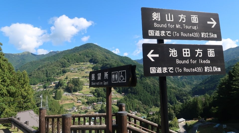 日本四國┃德島縣西部秘境祖谷+奧祖谷景點全覽 計程車包車方案 藤蔓橋 落合集落 稻草人村