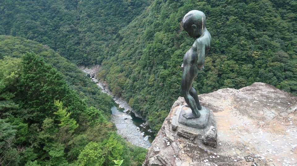 日本四國┃德島縣西部秘境祖谷+奧祖谷景點全覽 計程車包車方案 藤蔓橋 落合集落 稻草人村
