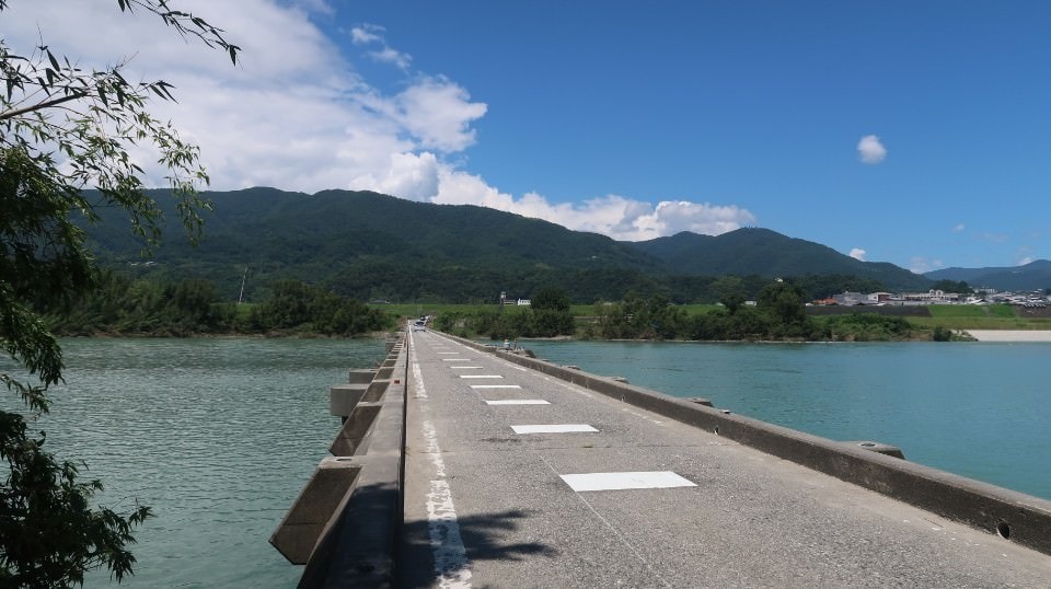 日本四國┃四國德島縣西部秘境美馬市劍町全覽 脇町老街 世界三大奇勝土柱 木盆烏龍麵 山坡斜面農耕