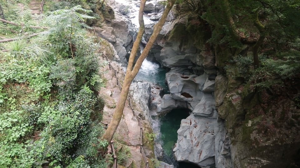 日本四國┃四國德島縣西部秘境美馬市劍町全覽 脇町老街 世界三大奇勝土柱 木盆烏龍麵 山坡斜面農耕