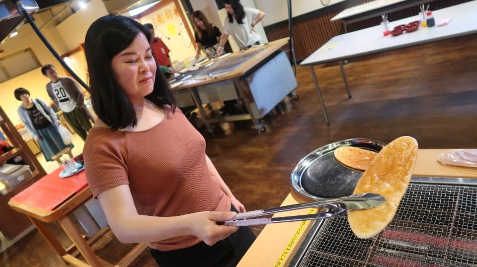 (日本關東)東京池袋搭巴士新潟市區超好玩 烤仙貝 吃豬排 酒廠見學 古時豪宅 買日本酒 採草莓(上集)