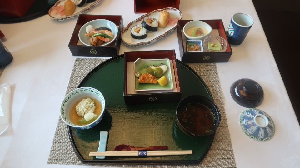 日本四國┃德島市區美食推廌遊山箱甜點，絕對好吃大野海苔 紅豆大阪燒 一鴻骨付雞 24H超市