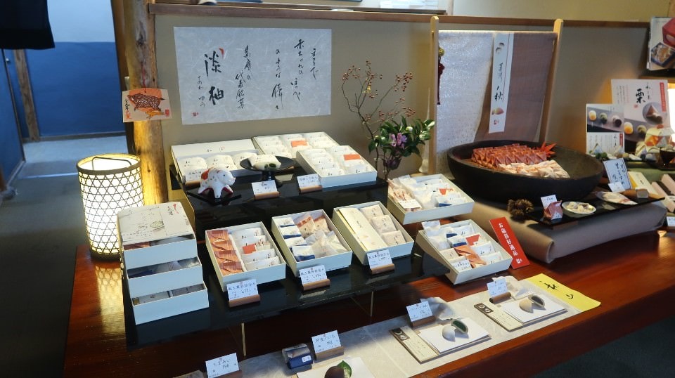 日本四國┃德島市區美食推廌遊山箱甜點，絕對好吃大野海苔 紅豆大阪燒 一鴻骨付雞 24H超市