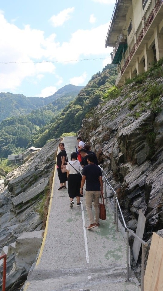 日本四國┃德島縣西部秘境祖谷+奧祖谷景點全覽 計程車包車方案 藤蔓橋 落合集落 稻草人村