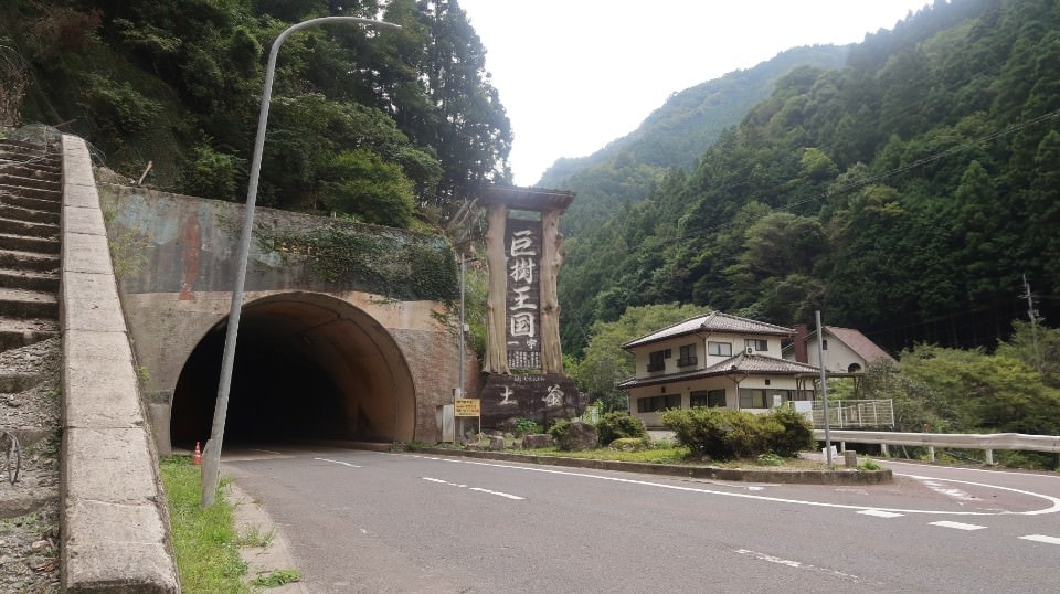 日本四國┃四國德島縣西部秘境美馬市劍町全覽 脇町老街 世界三大奇勝土柱 木盆烏龍麵 山坡斜面農耕