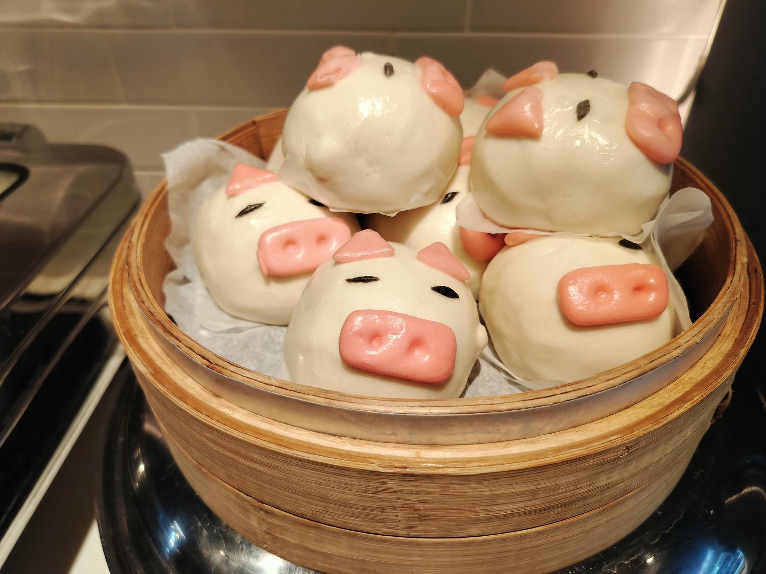 星宇航空商務艙┃搭乘體驗(圖多) 貴賓室拉麵 皮椅空間舒適毯子觸感好耳機讚 餐配白酒讚 飛關西機場