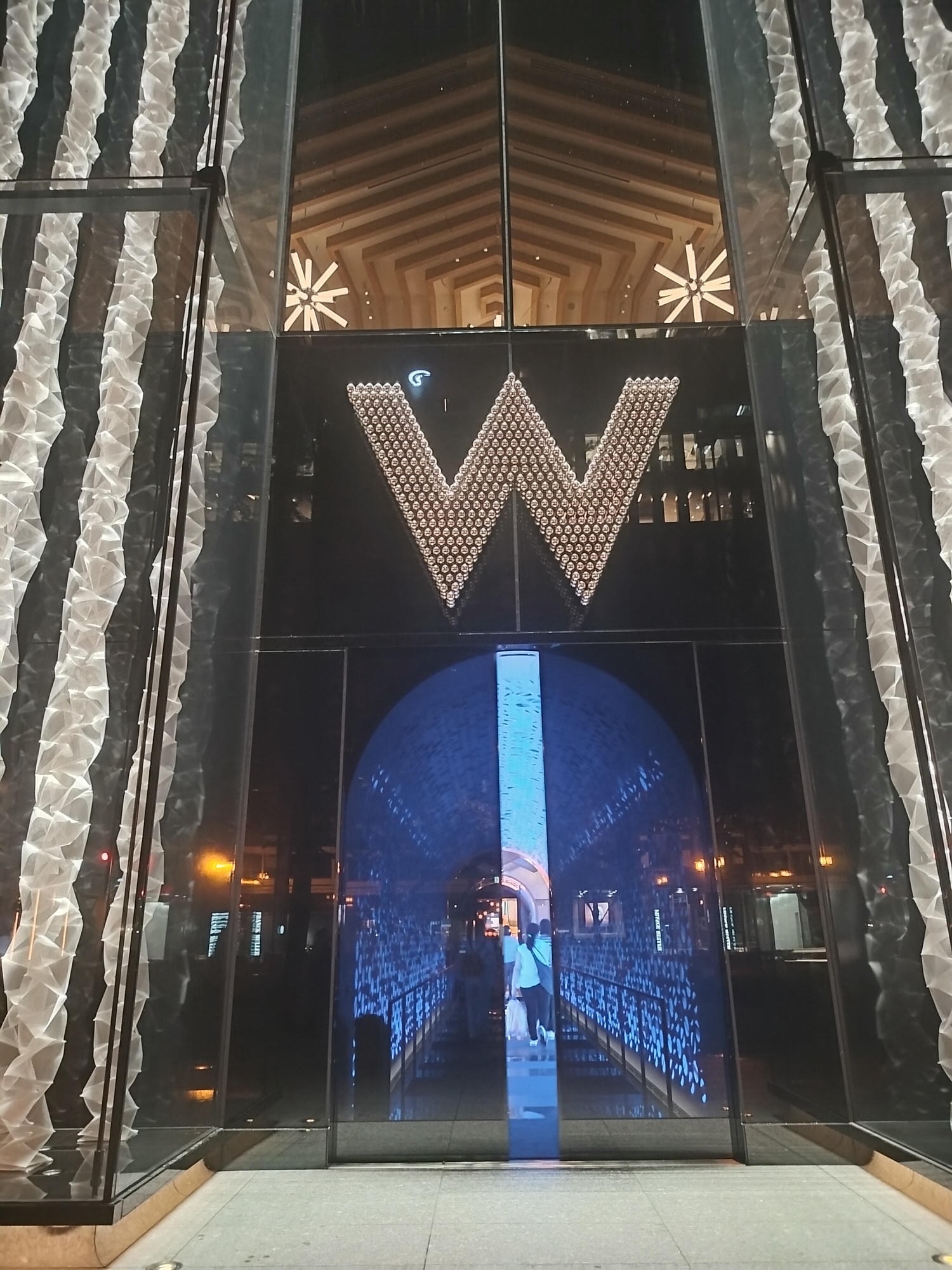 大阪住宿┃奢華氣場精品大阪W酒店(W Osaka)全介紹(圖多)安藤忠雄打造全黑高樓 1泊6-8萬円 W大阪御堂筋大道