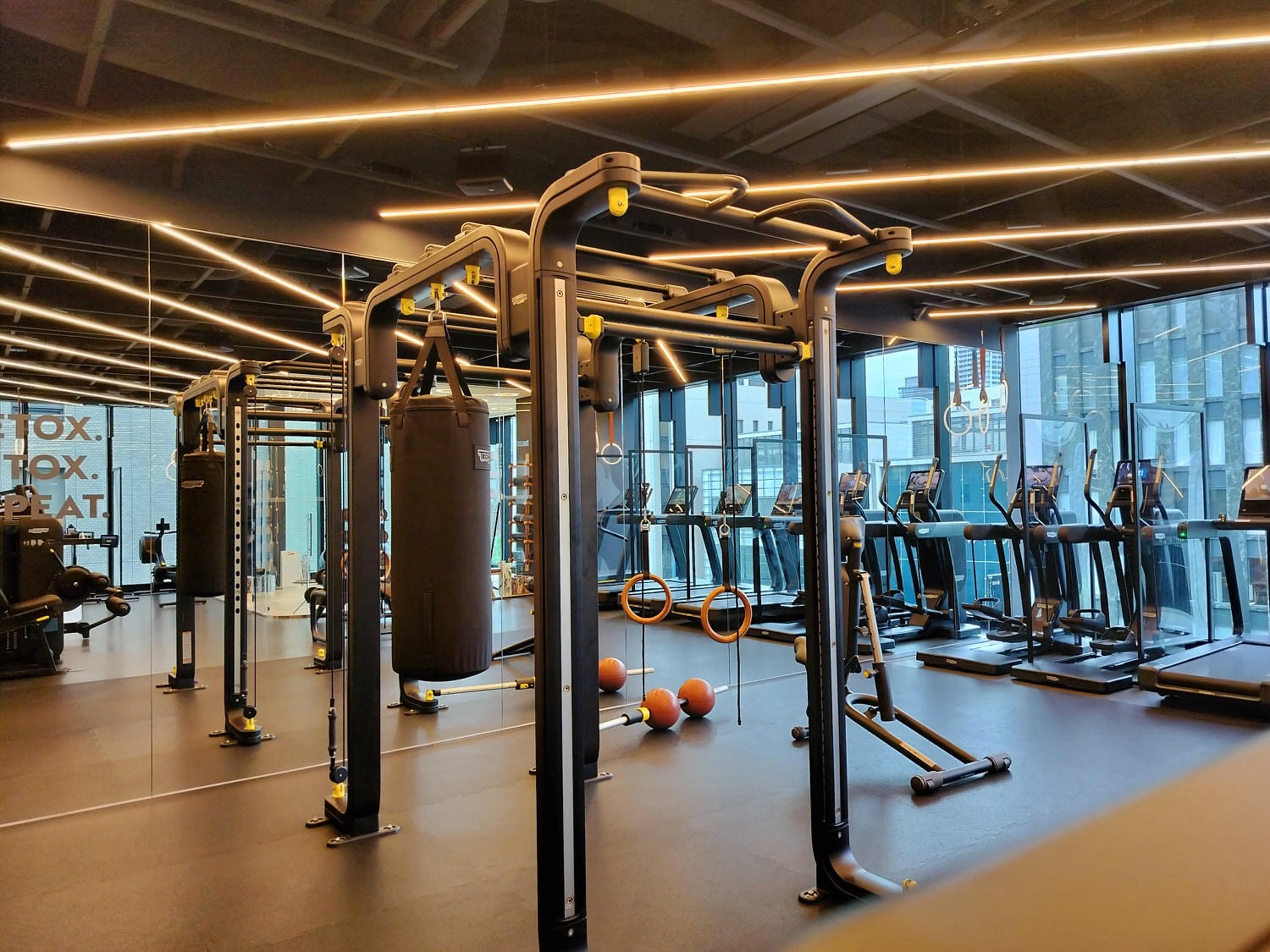 大阪住宿┃奢華氣場精品大阪W酒店(W Osaka)全介紹(圖多)安藤忠雄打造全黑高樓 1泊6-8萬円 W大阪御堂筋大道