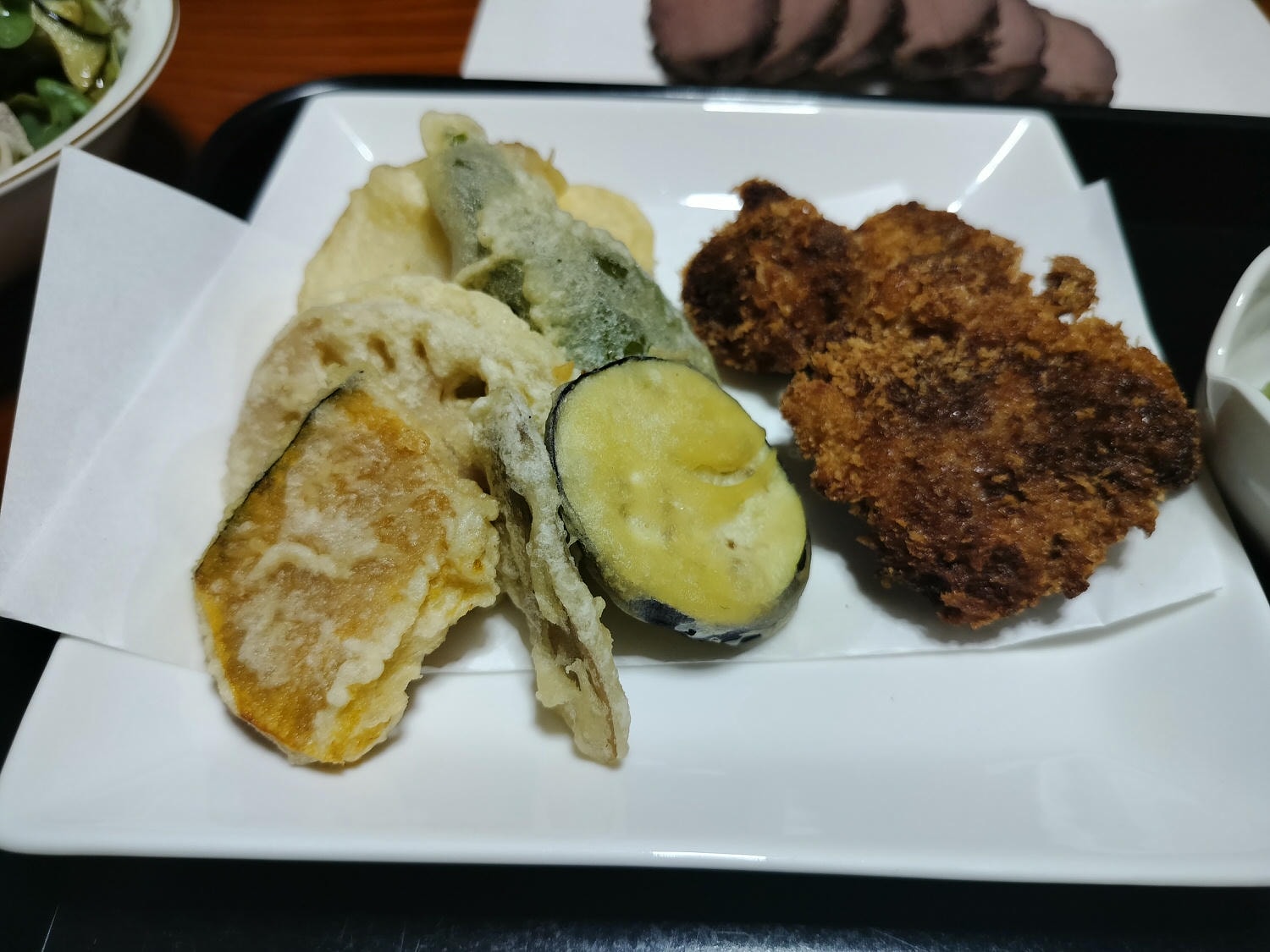 德島民宿┃打獵鹿爺爺秘境山上住一晚「うり坊(屋里坊)1泊2食鹿肉大餐拔麝香葡萄 JR阿波池田站接送 預約教學