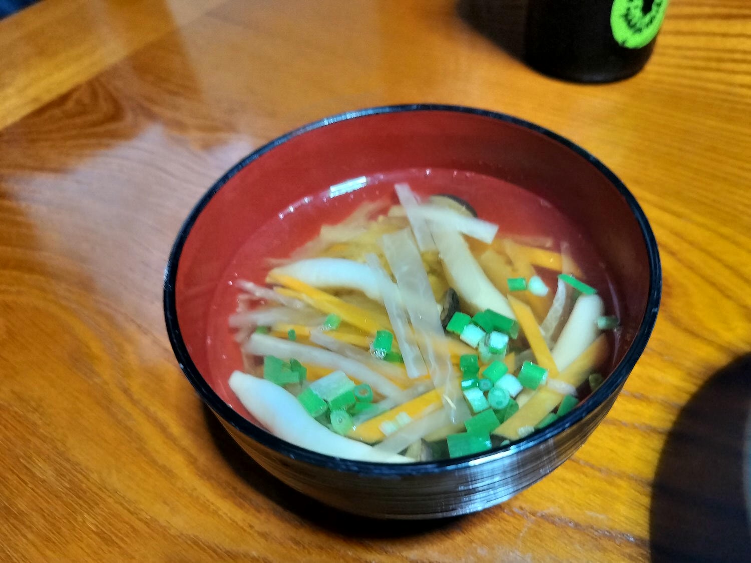 德島民宿┃打獵鹿爺爺秘境山上住一晚「うり坊(屋里坊)1泊2食鹿肉大餐拔麝香葡萄 JR阿波池田站接送 預約教學