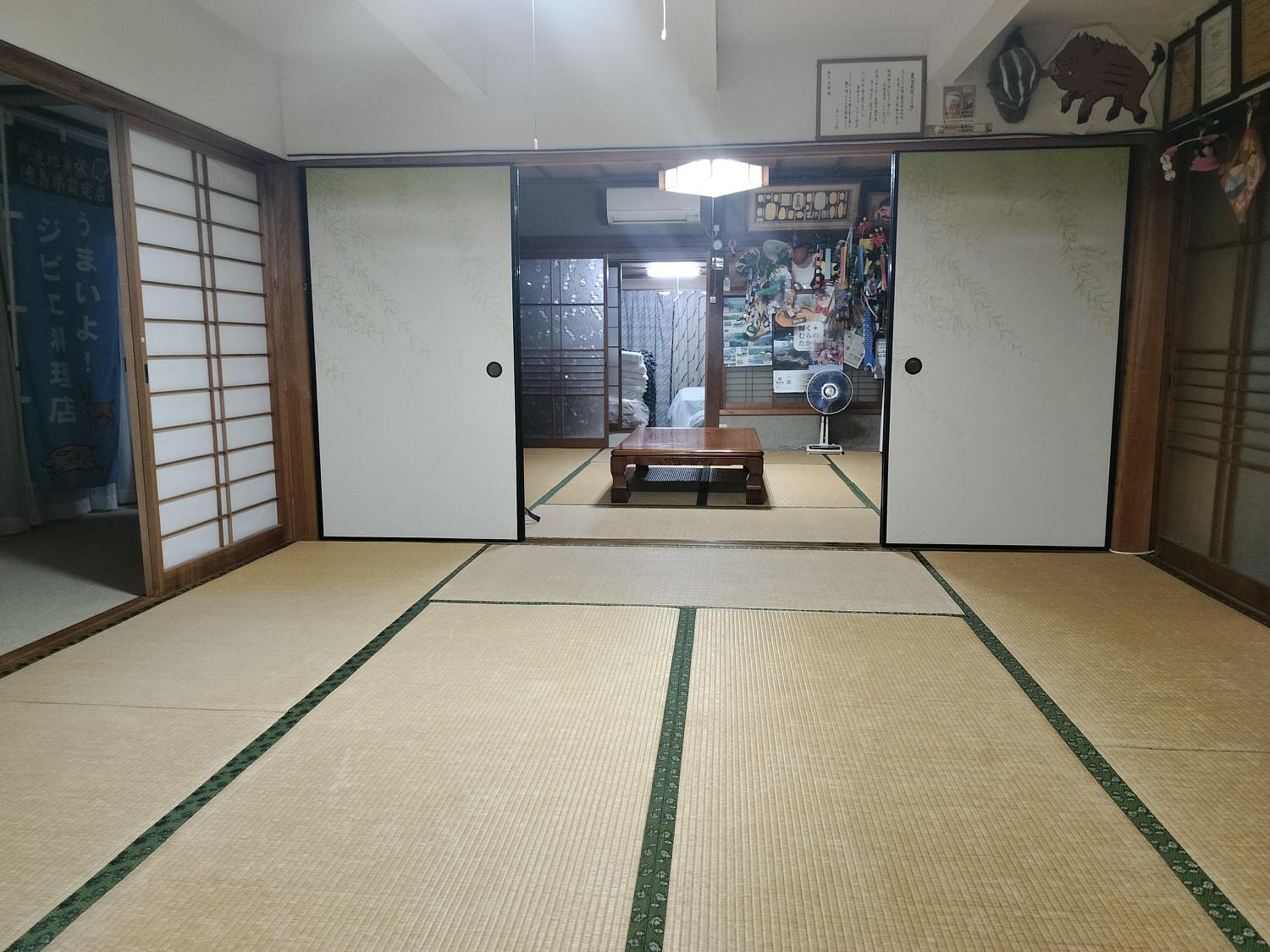 德島民宿┃打獵鹿爺爺秘境山上住一晚「うり坊(屋里坊)1泊2食鹿肉大餐拔麝香葡萄 JR阿波池田站接送 預約教學