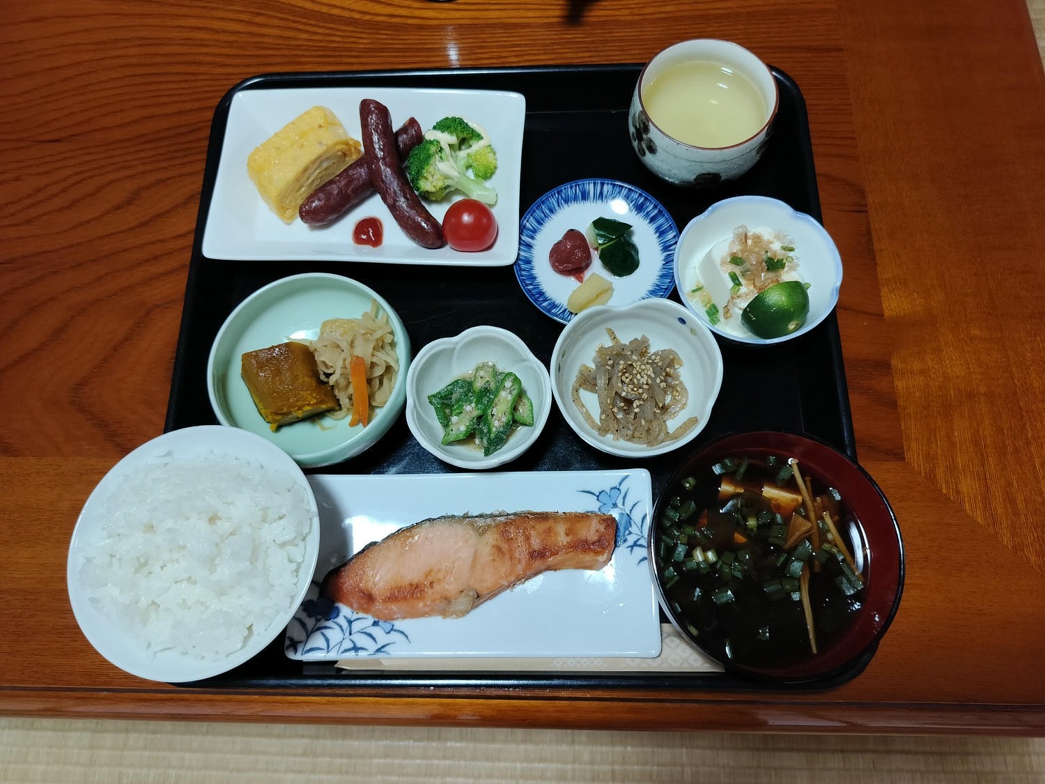 德島民宿┃打獵鹿爺爺秘境山上住一晚「うり坊(屋里坊)1泊2食鹿肉大餐拔麝香葡萄 JR阿波池田站接送 預約教學