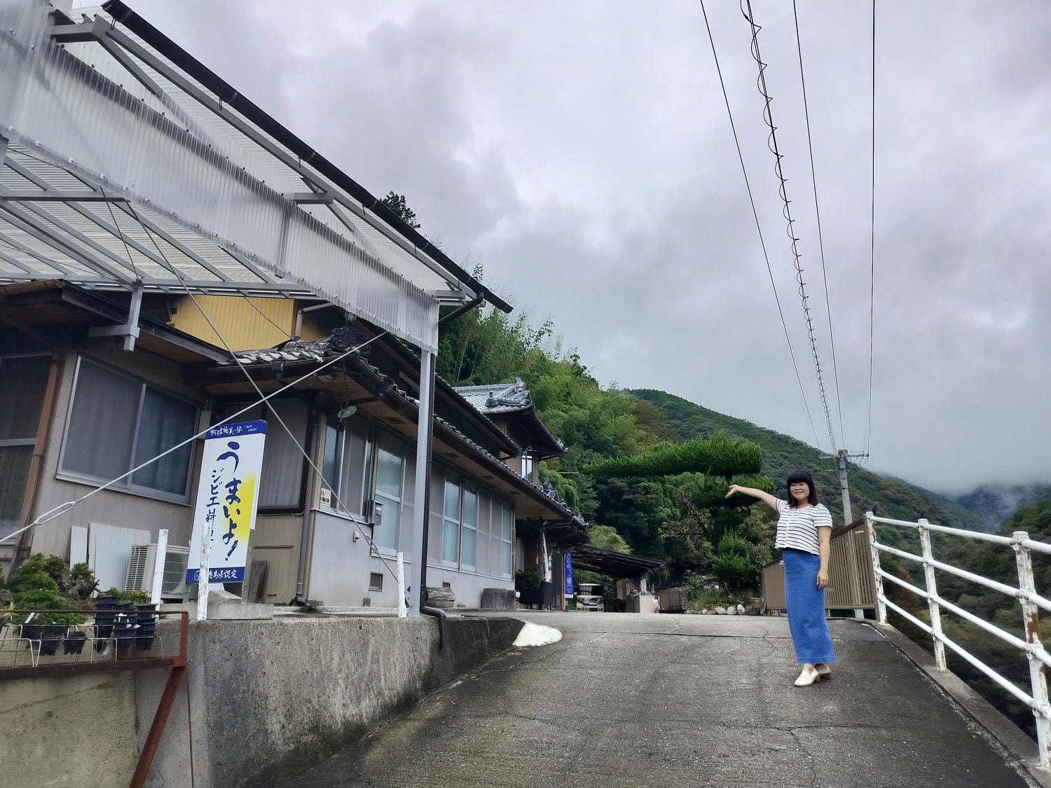 德島民宿┃打獵鹿爺爺秘境山上住一晚「うり坊(屋里坊)1泊2食鹿肉大餐拔麝香葡萄 JR阿波池田站接送 預約教學