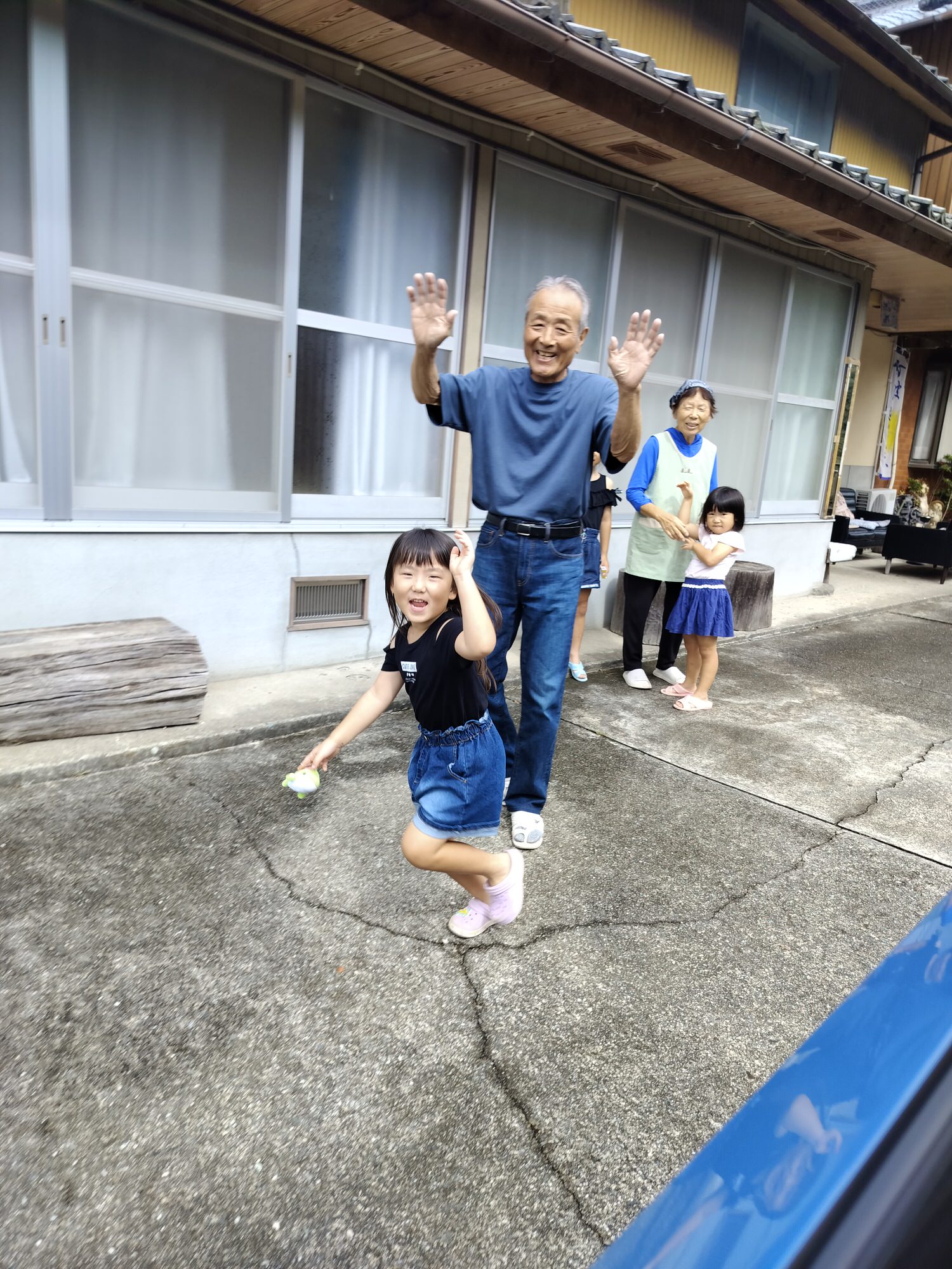 德島民宿┃打獵鹿爺爺秘境山上住一晚「うり坊(屋里坊)1泊2食鹿肉大餐拔麝香葡萄 JR阿波池田站接送 預約教學