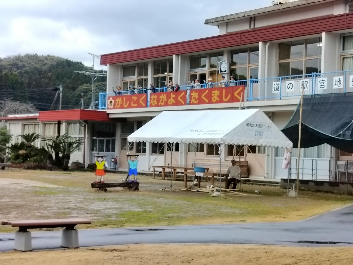 熊本天草┃小學校重生!600快樂村民都是假人「道之驛宮地岳稻草人村」特色景點 吃飯伴手禮蕎麥麵體驗 夏天挑戰測膽鬼屋天草自駕