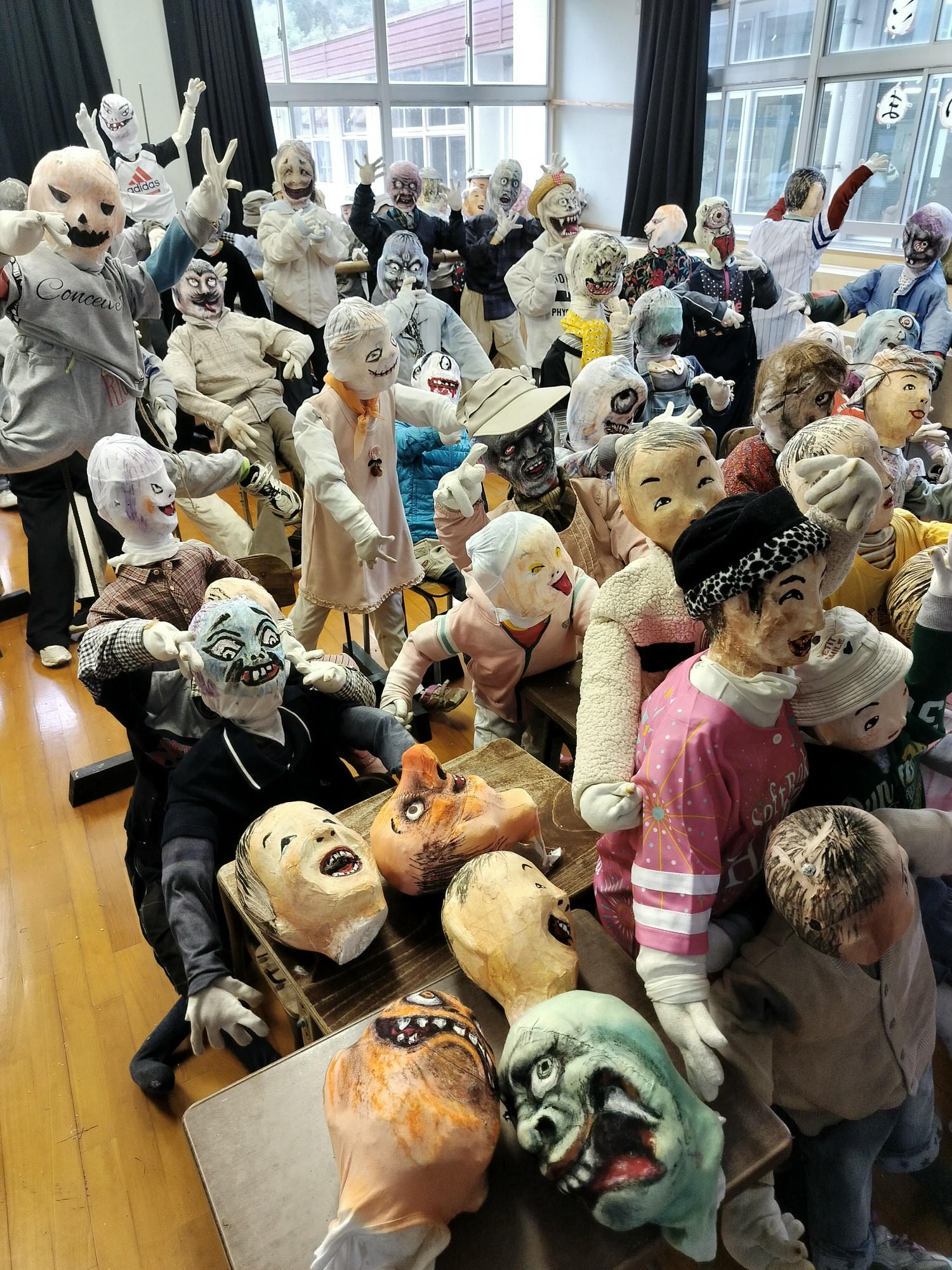 熊本天草景點┃快樂村民都是假人「道之驛宮地岳稻草人村」超有特色 熊本機場搭海豚小飛機30分到天草