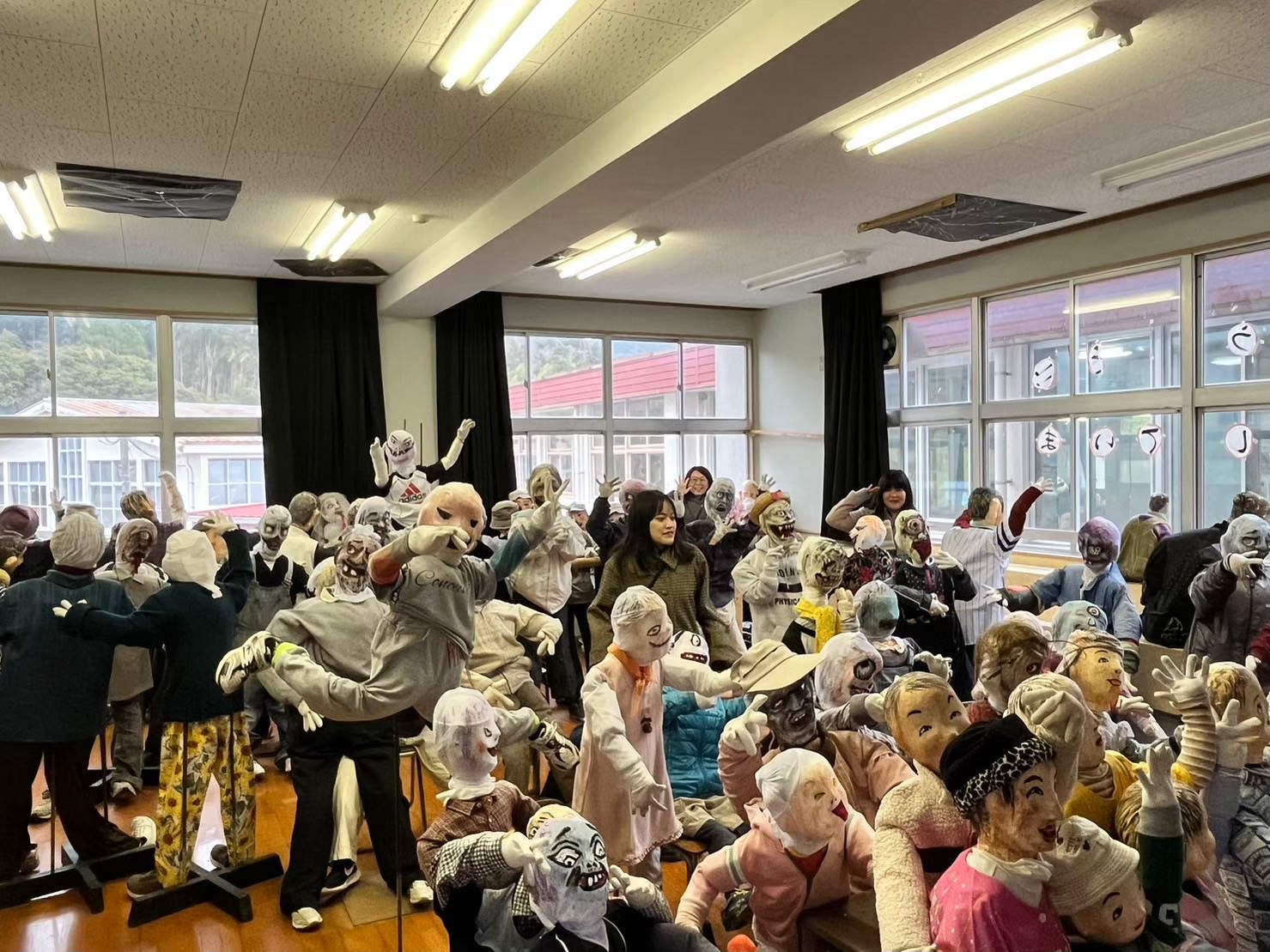 熊本天草┃小學校重生!600快樂村民都是假人「道之驛宮地岳稻草人村」特色景點 吃飯伴手禮蕎麥麵體驗 夏天挑戰測膽鬼屋天草自駕