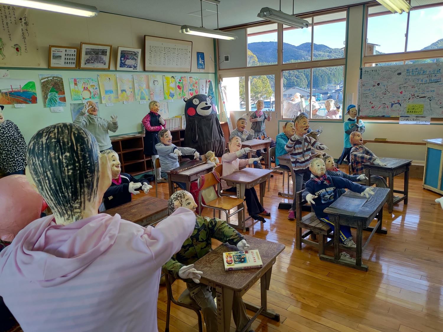 熊本天草┃小學校重生!600快樂村民都是假人「道之驛宮地岳稻草人村」特色景點 吃飯伴手禮蕎麥麵體驗 夏天挑戰測膽鬼屋天草自駕