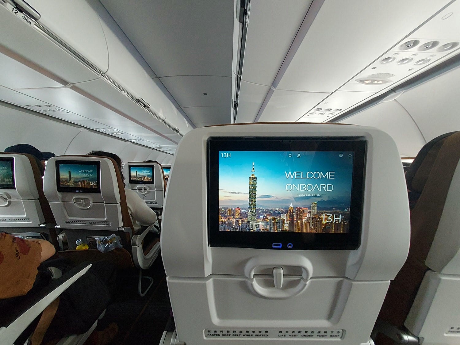 星宇航空┃ STARLUX Airlines星宇飛行記錄 星宇直飛熊本 德島 關西 名古屋 機上餐調酒圖多スターラックス航空