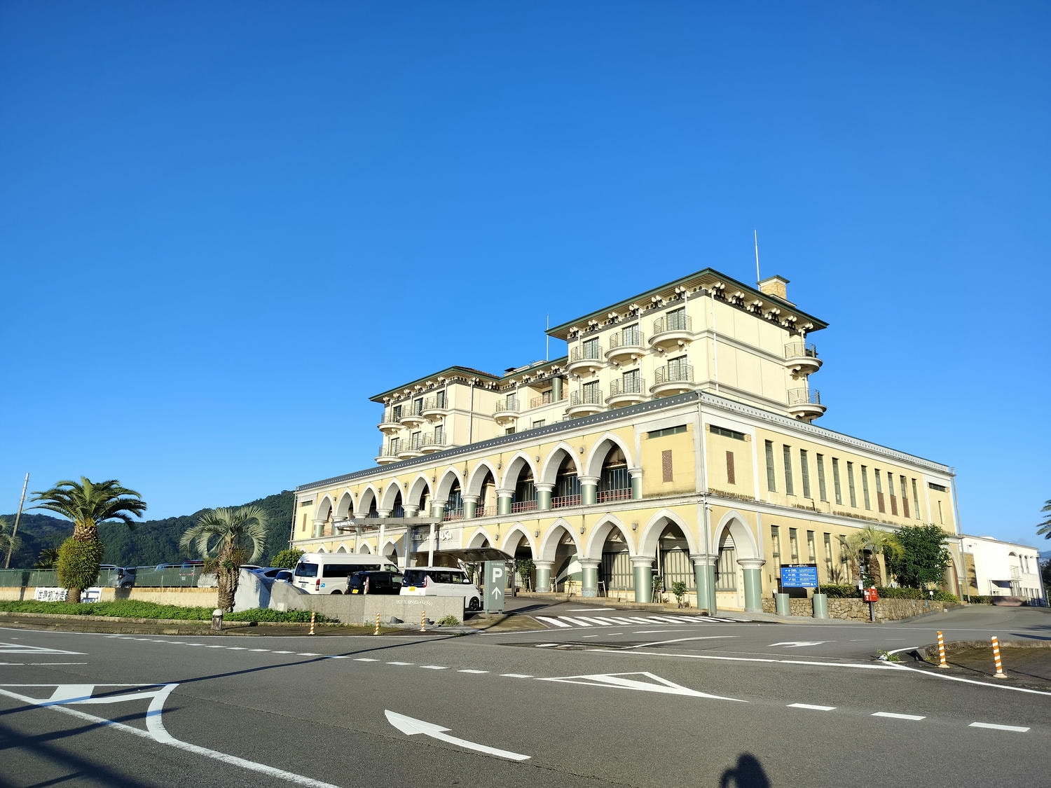 德島南部住宿┃宍喰溫泉海景飯店(HOTEL RIVIERA SHISHIKUI) 天然溫泉 鐵道路DMV下車 沙灘晨跑價格親民 - 第2張圖 德島南部住宿┃宍喰溫泉海景飯店(HOTEL RIVIERA SHISHIKUI) 天然溫泉 鐵道路DMV下車 沙灘晨跑價格親民