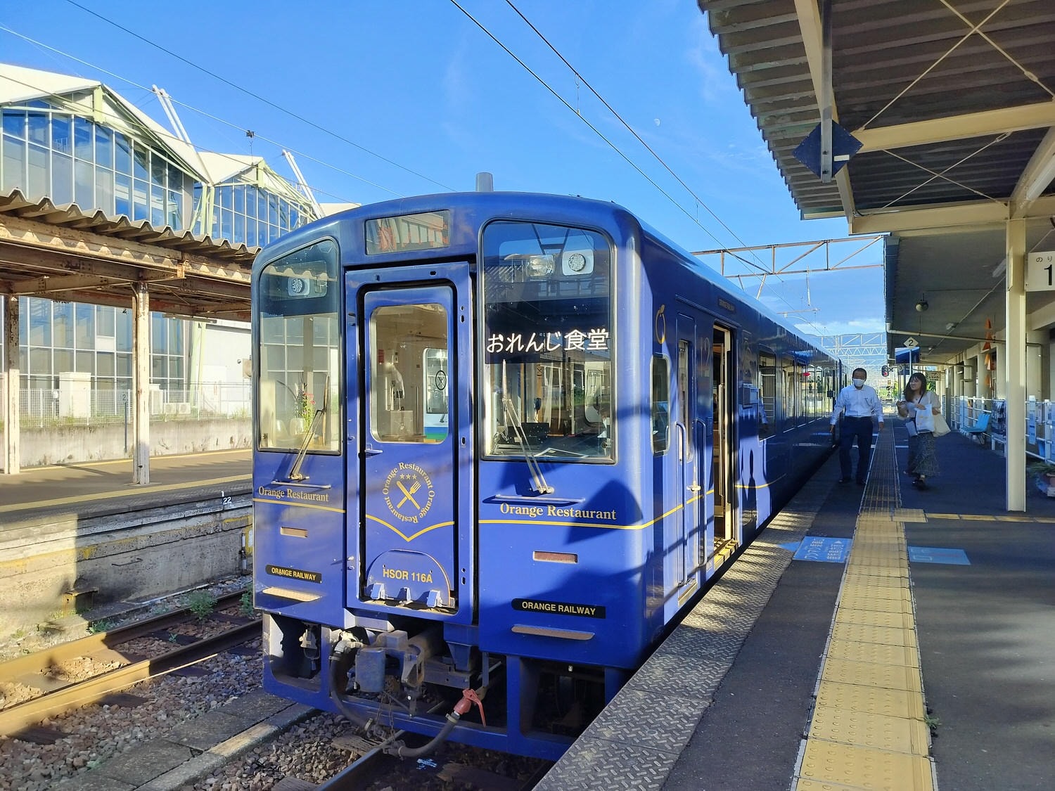 熊本觀光列車┃優雅高級!肥薩橘子鐵道「橘子食堂」 移動餐廳慢嚐美食 招牌夕陽海景 蜜柑啤酒 夏季出水到新八代