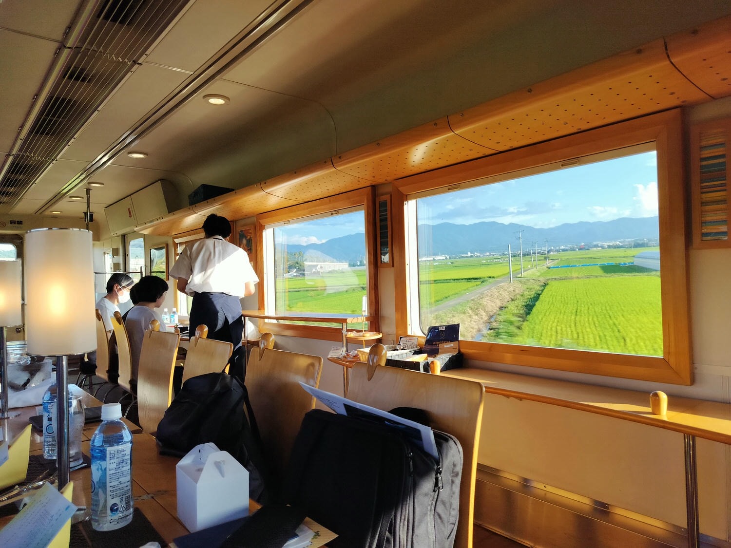 熊本觀光列車┃優雅高級!肥薩橘子鐵道「橘子食堂」 移動餐廳慢嚐美食 招牌夕陽海景 蜜柑啤酒 夏季出水到新八代