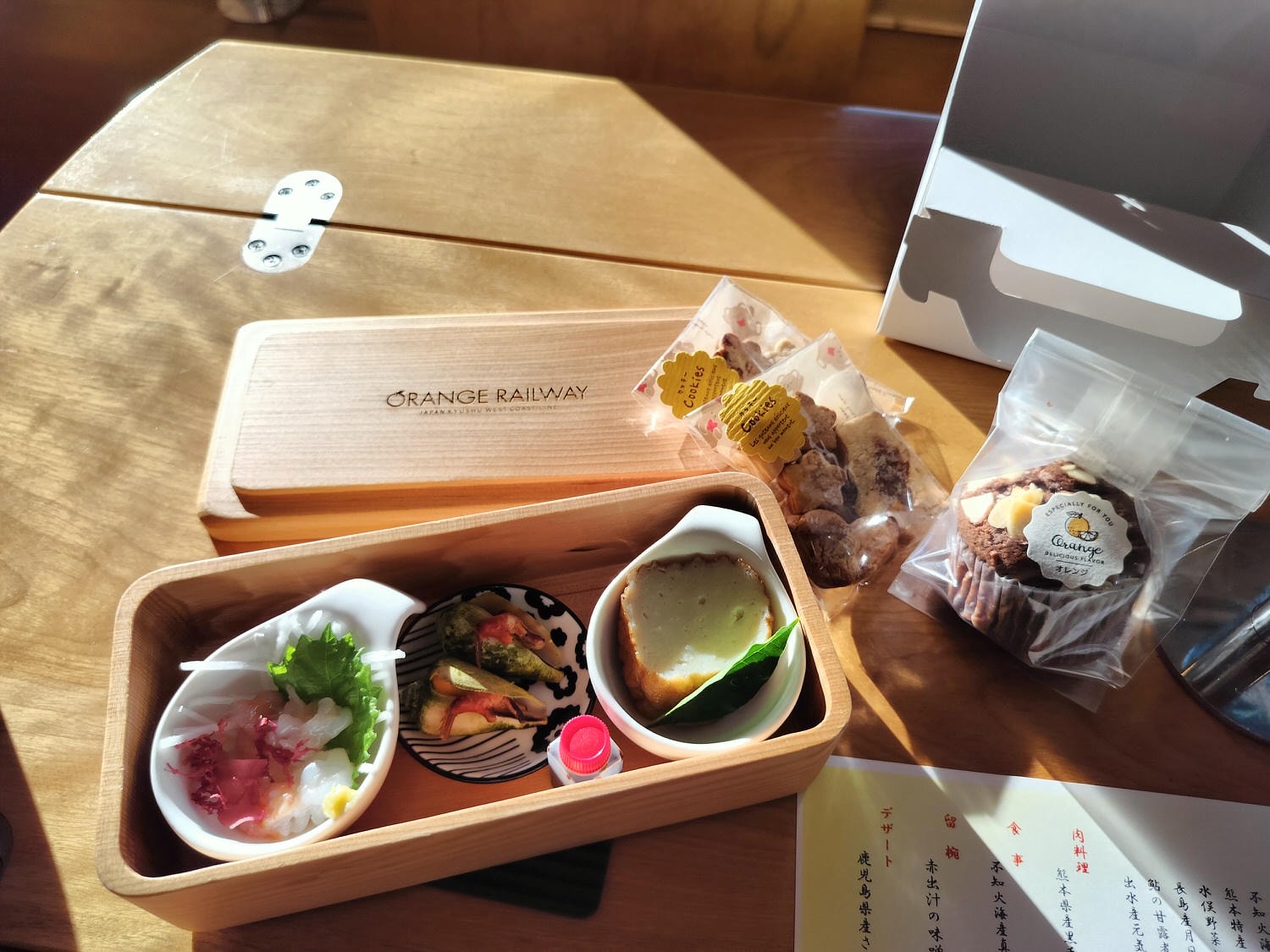 熊本觀光列車┃優雅高級!肥薩橘子鐵道「橘子食堂」 移動餐廳慢嚐美食 招牌夕陽海景 蜜柑啤酒 夏季出水到新八代