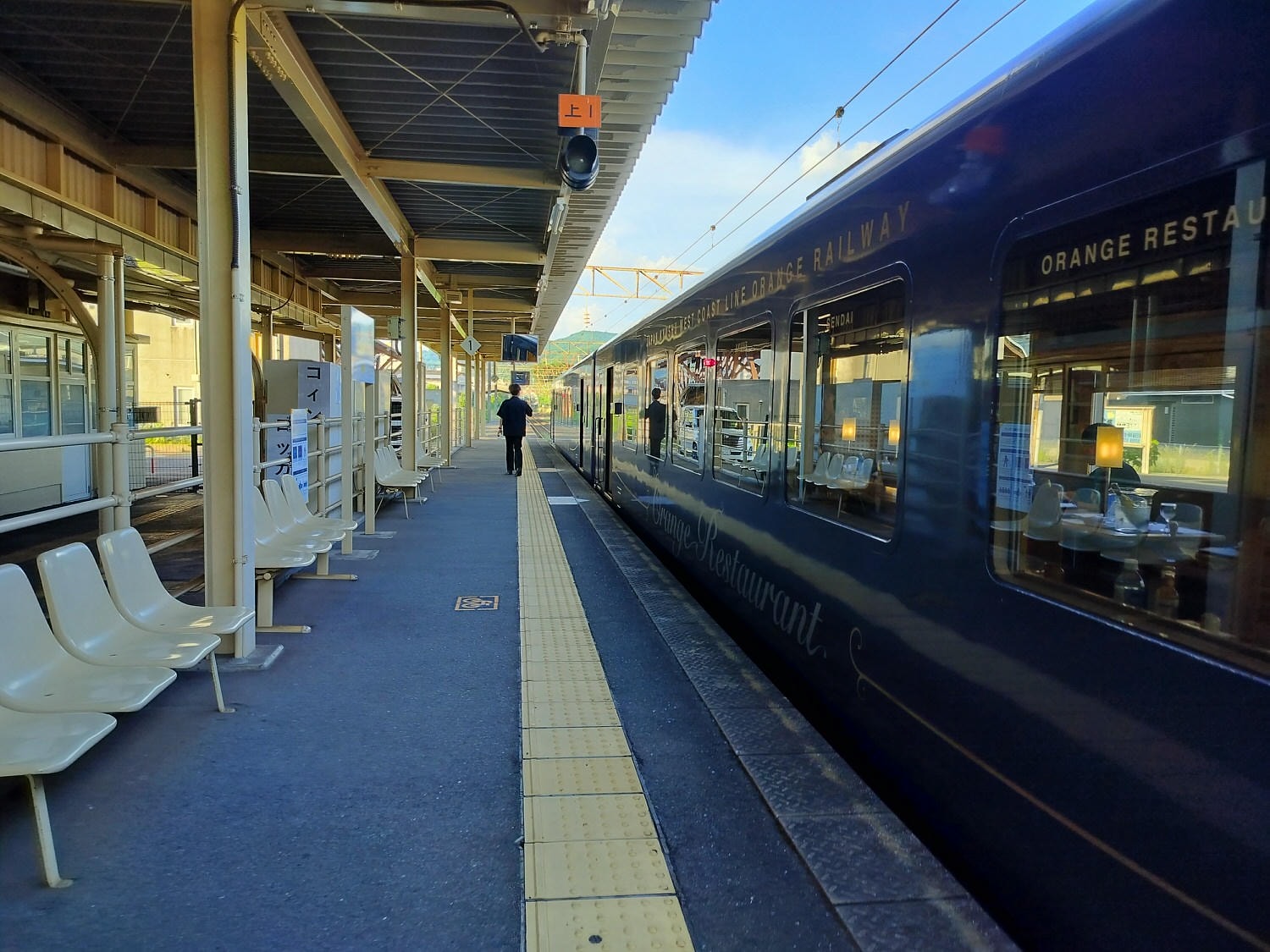 熊本觀光列車┃優雅高級!肥薩橘子鐵道「橘子食堂」 移動餐廳慢嚐美食 招牌夕陽海景 蜜柑啤酒 夏季出水到新八代