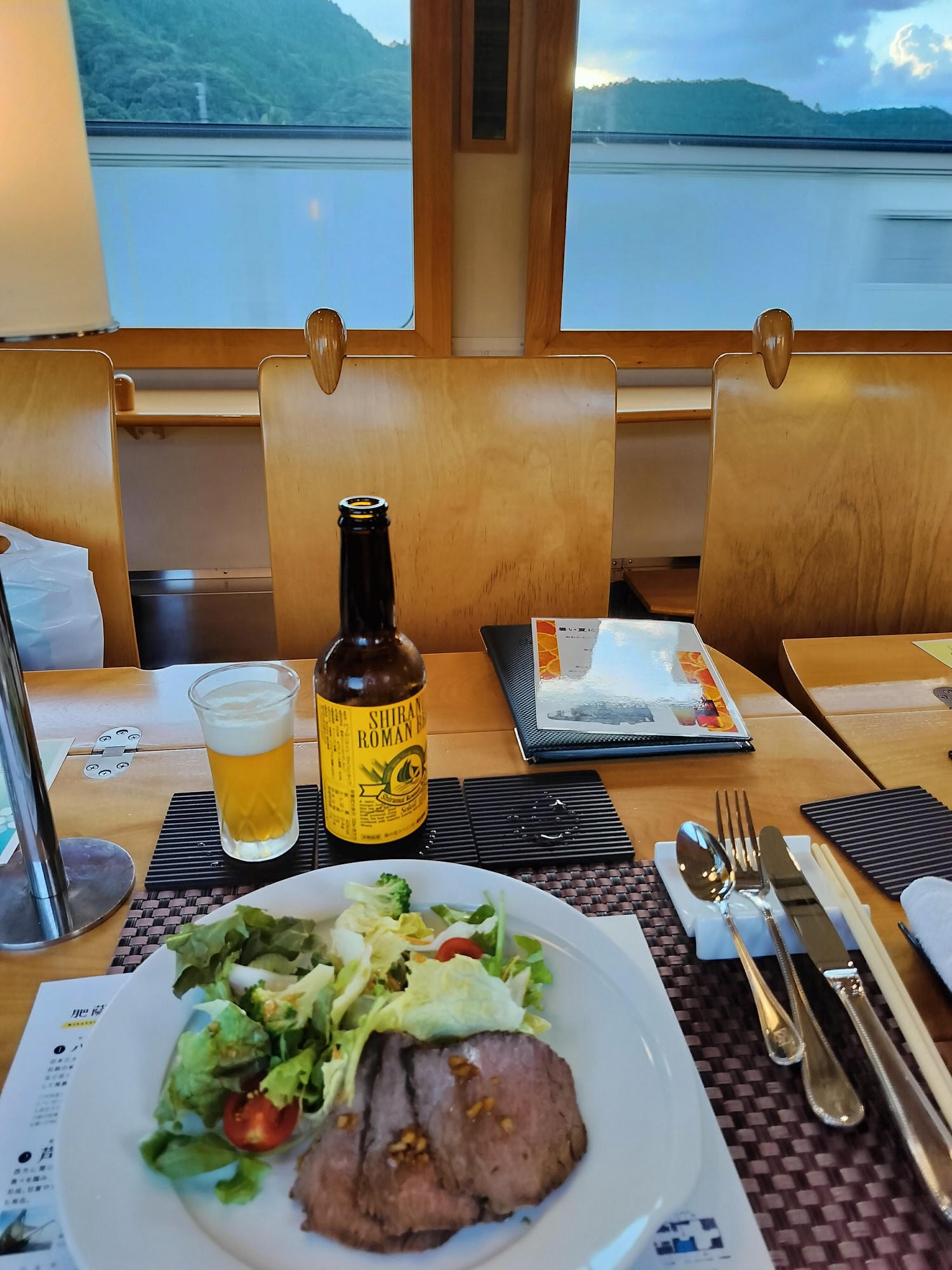 熊本觀光列車┃優雅高級!肥薩橘子鐵道「橘子食堂」 移動餐廳慢嚐美食 招牌夕陽海景 蜜柑啤酒 夏季出水到新八代